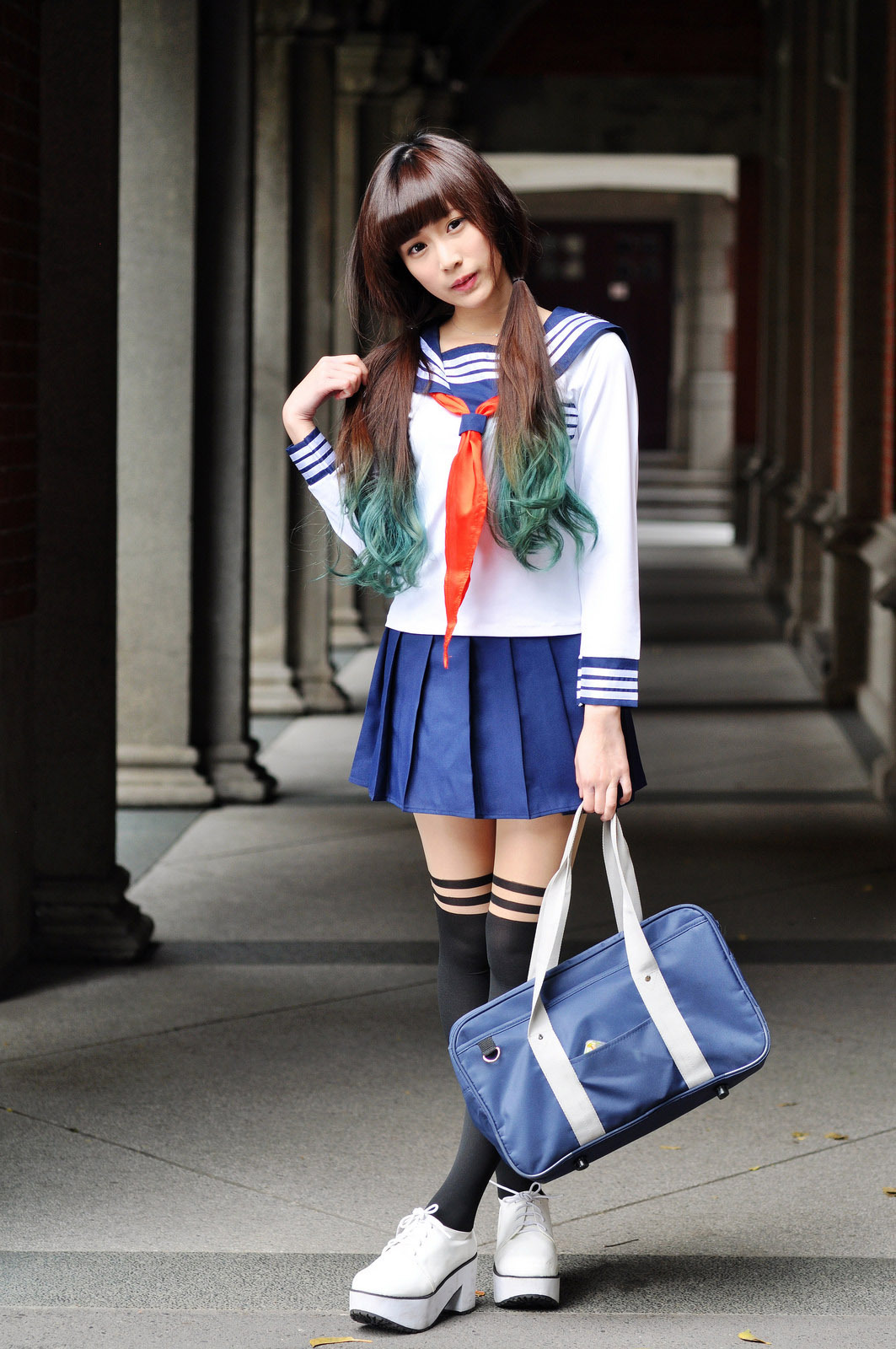 麦当劳最美店员张楚珊写真自拍