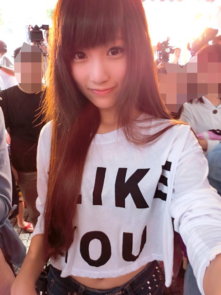 麦当劳最美店员张楚珊写真自拍