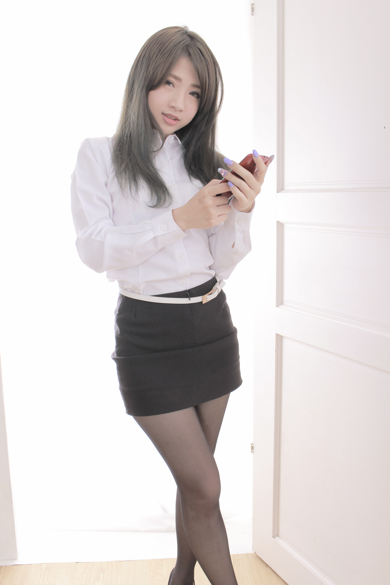 办公室里美艳诱人户外清新亮丽的OL