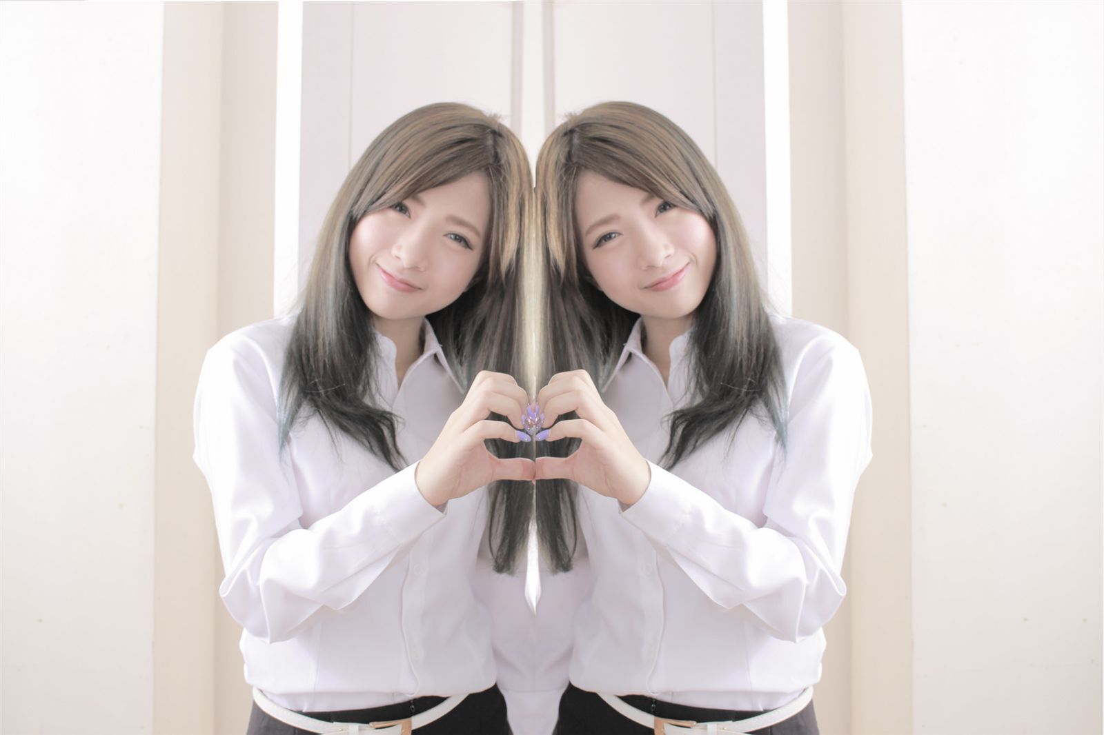 办公室里美艳诱人户外清新亮丽的OL