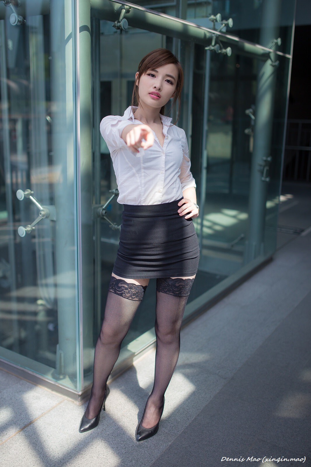 办公室里美艳诱人户外清新亮丽的OL