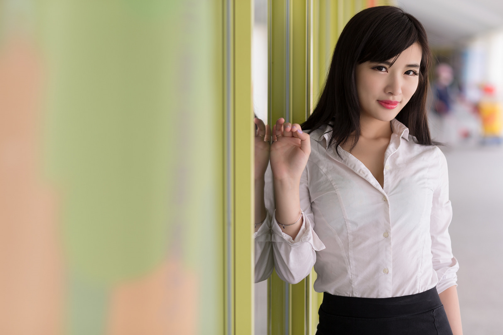 办公室里美艳诱人户外清新亮丽的OL