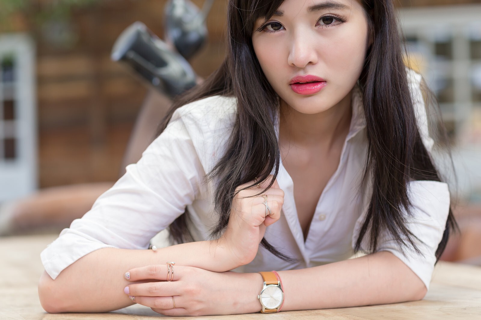 办公室里美艳诱人户外清新亮丽的OL