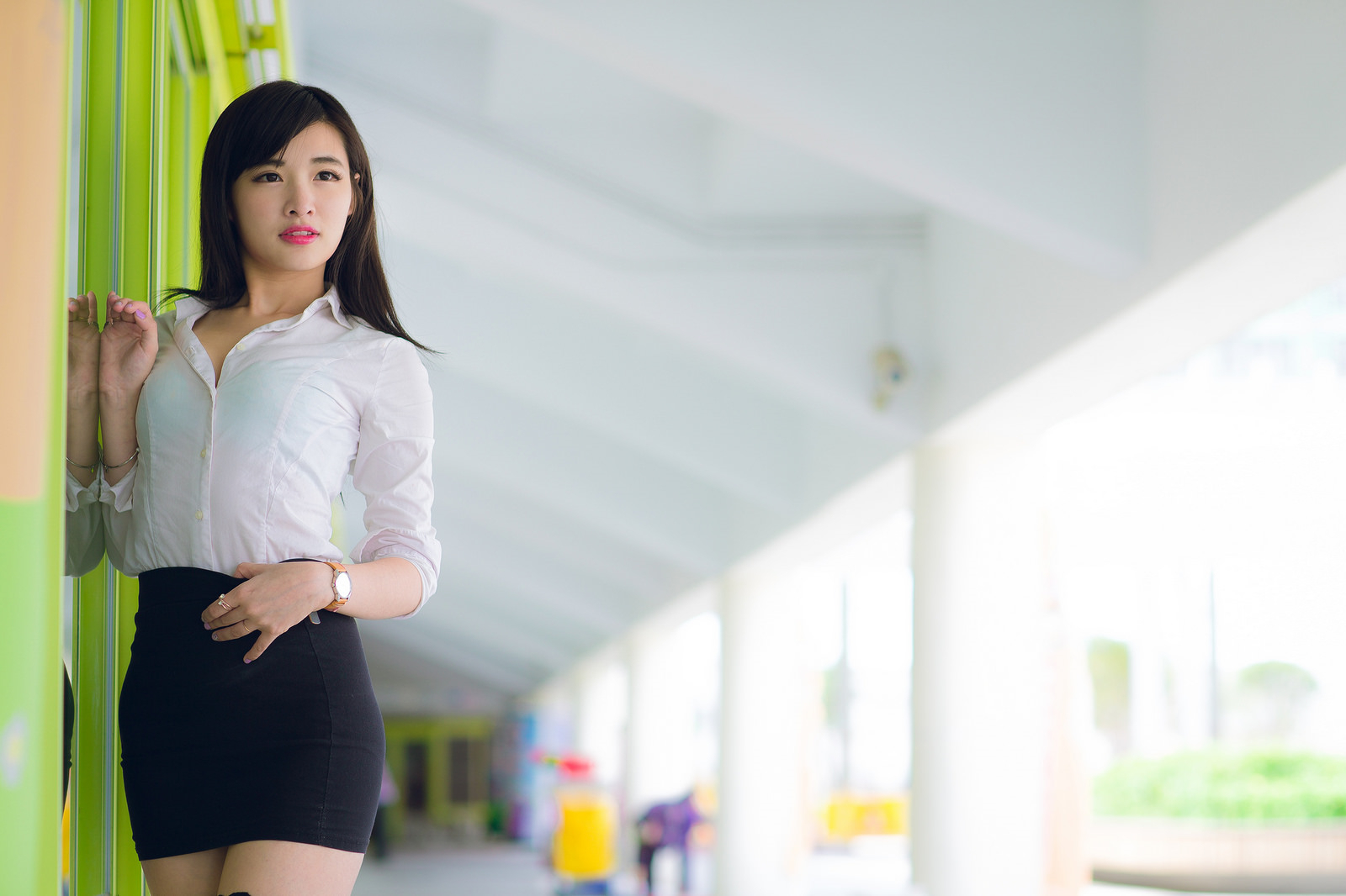 办公室里美艳诱人户外清新亮丽的OL