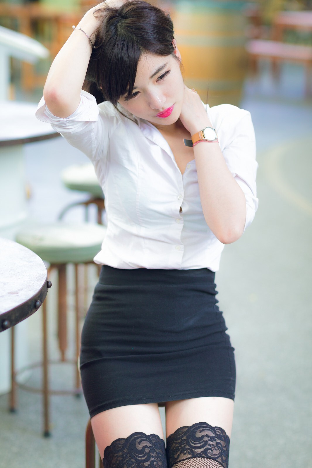 办公室里美艳诱人户外清新亮丽的OL