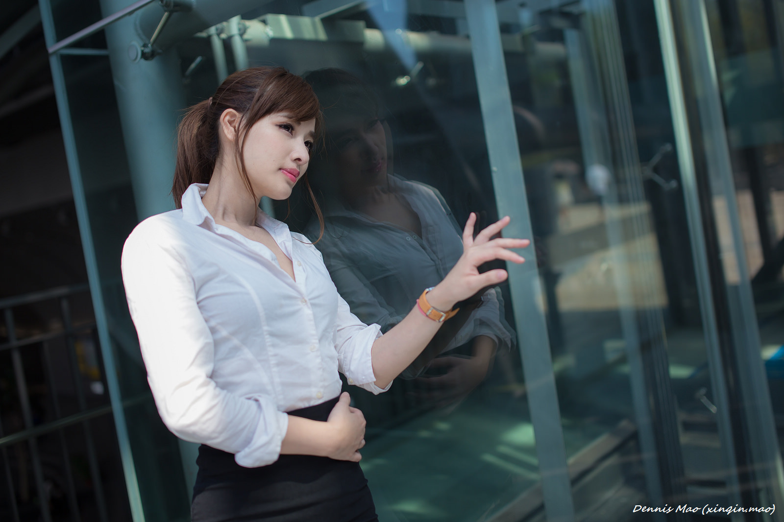 办公室里美艳诱人户外清新亮丽的OL