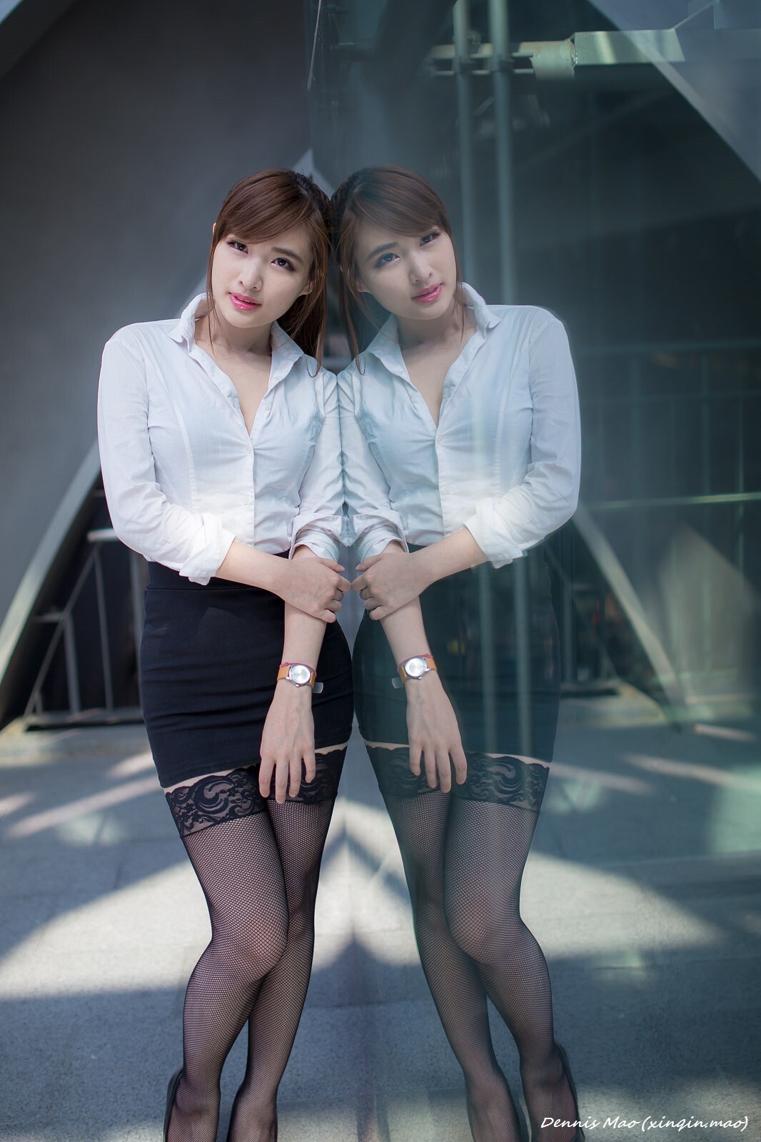 办公室里美艳诱人户外清新亮丽的OL