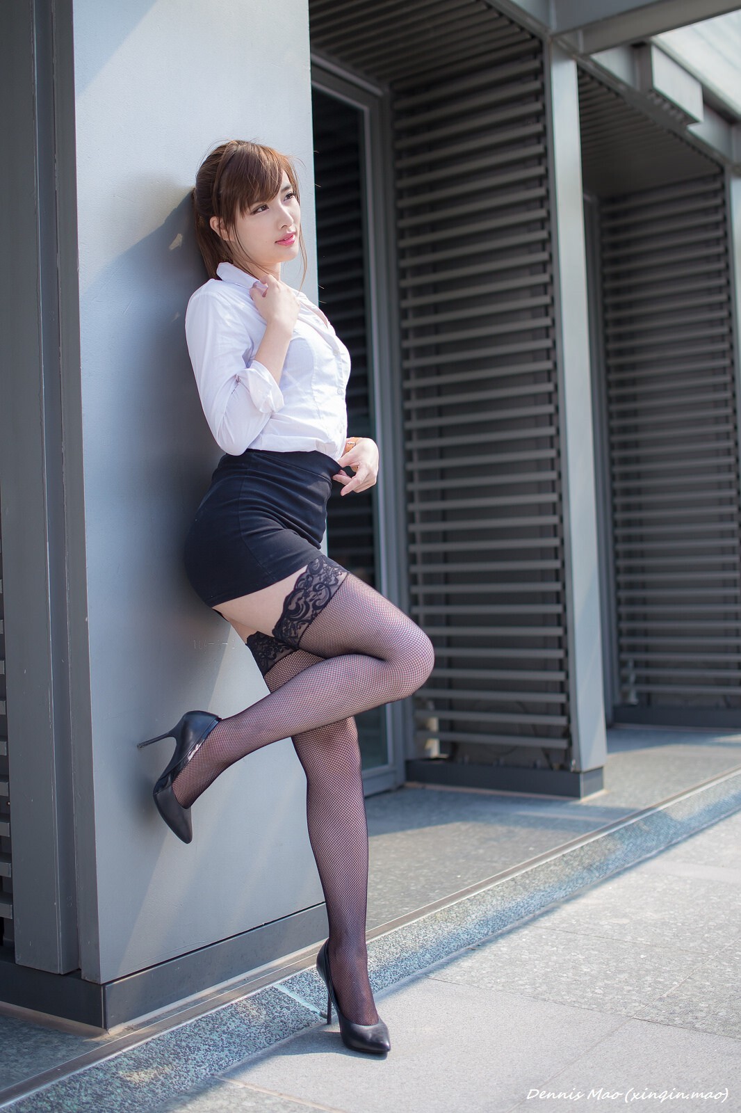 办公室里美艳诱人户外清新亮丽的OL