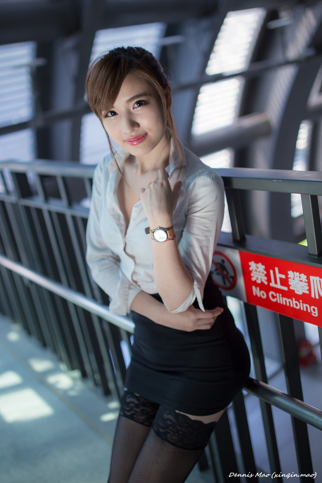 办公室里美艳诱人户外清新亮丽的OL