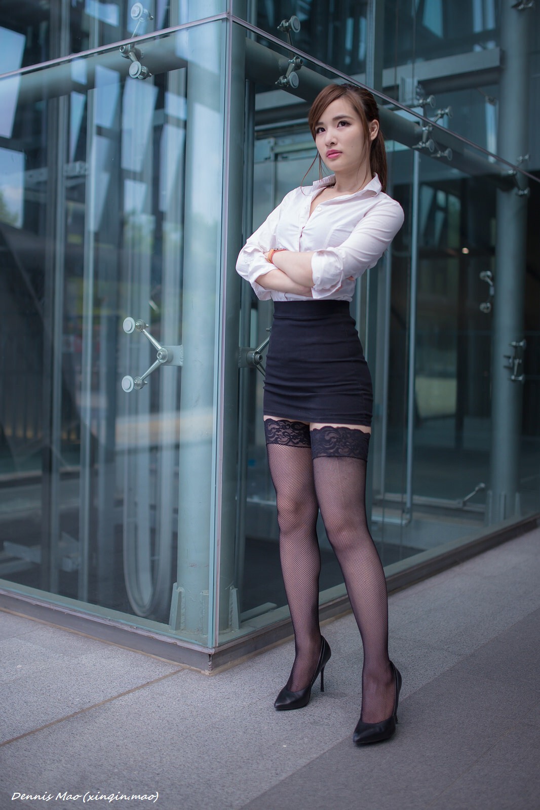 办公室里美艳诱人户外清新亮丽的OL