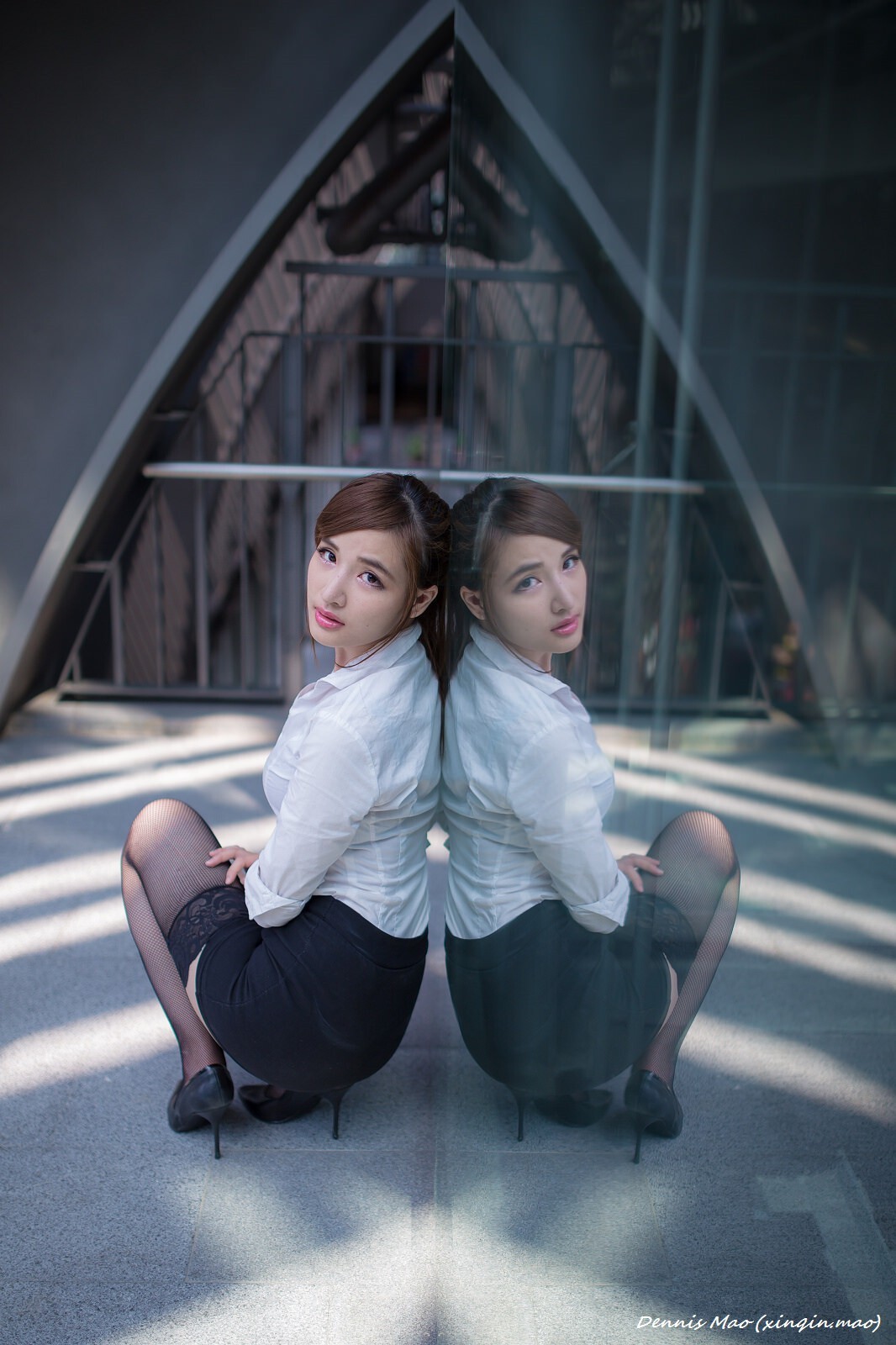 办公室里美艳诱人户外清新亮丽的OL