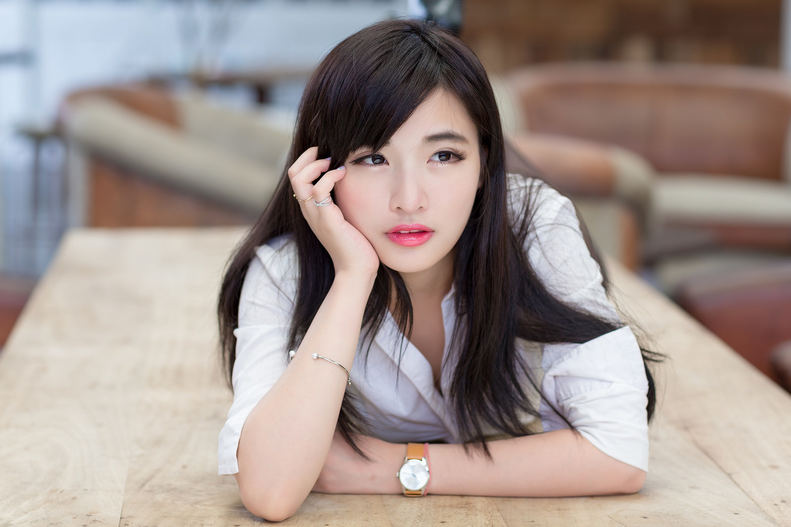 办公室里美艳诱人户外清新亮丽的OL