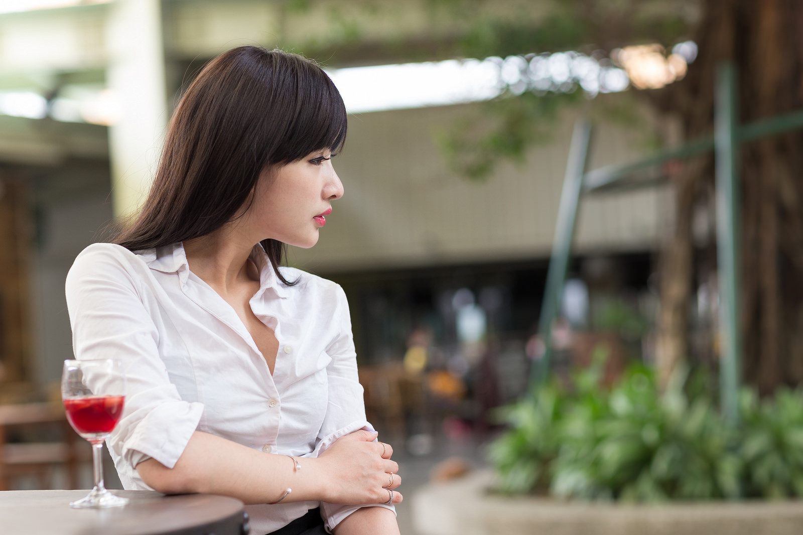 办公室里美艳诱人户外清新亮丽的OL