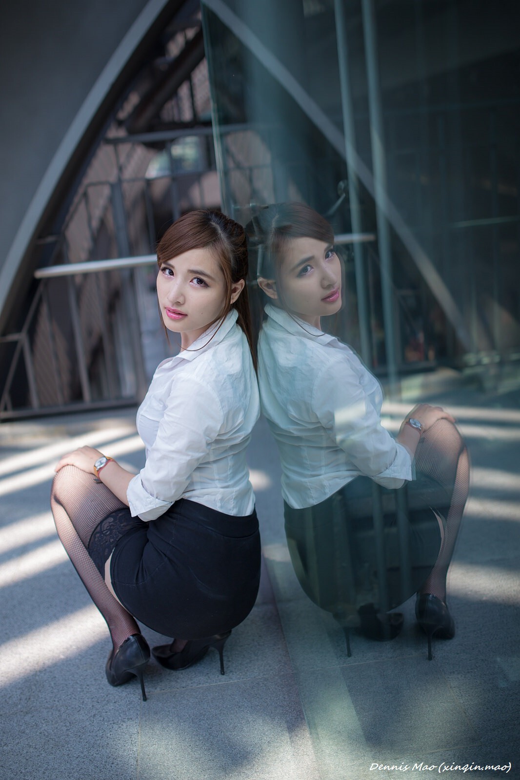 办公室里美艳诱人户外清新亮丽的OL