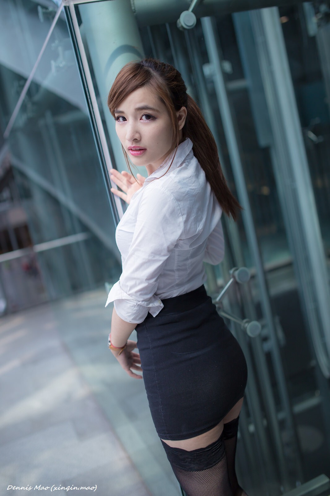 办公室里美艳诱人户外清新亮丽的OL