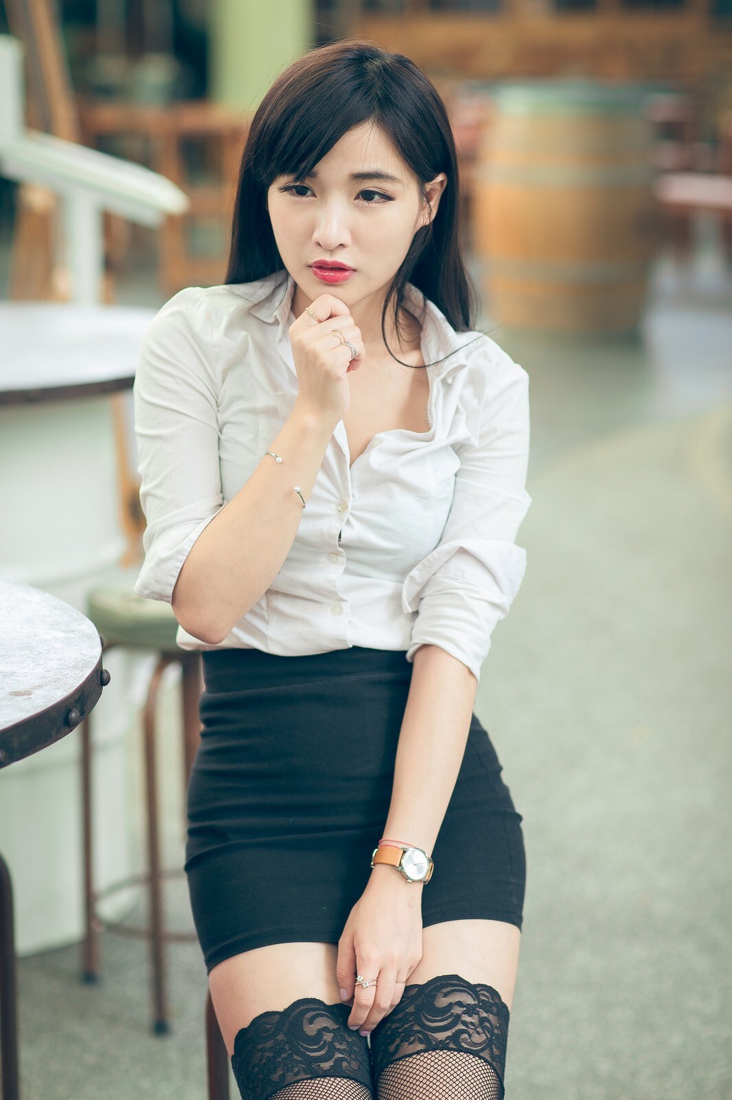 办公室里美艳诱人户外清新亮丽的OL