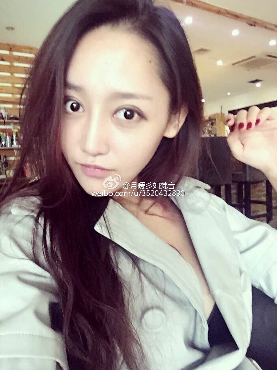 微博女神月暖彡如梵音黑丝美腿写真