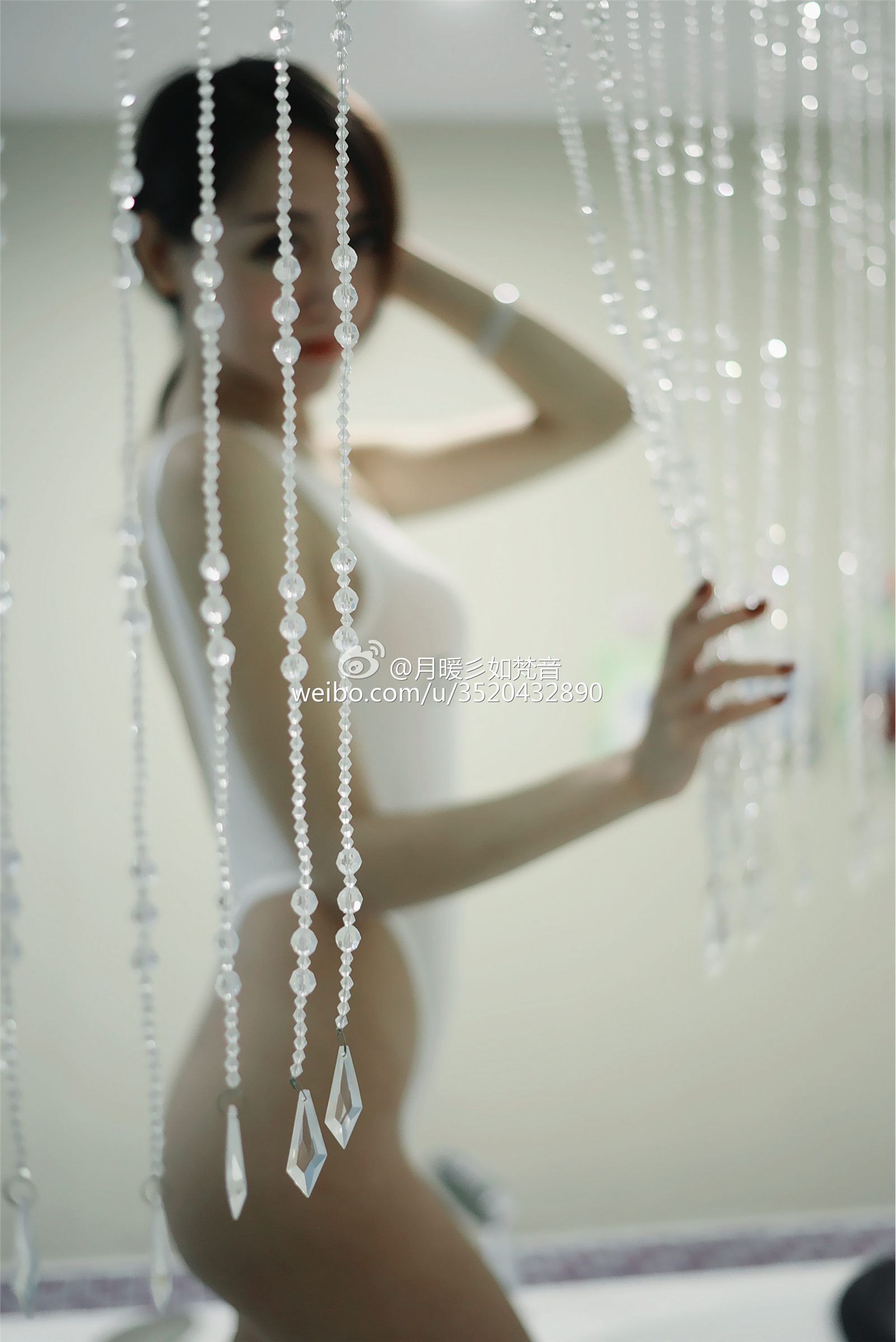 微博女神月暖彡如梵音黑丝美腿写真