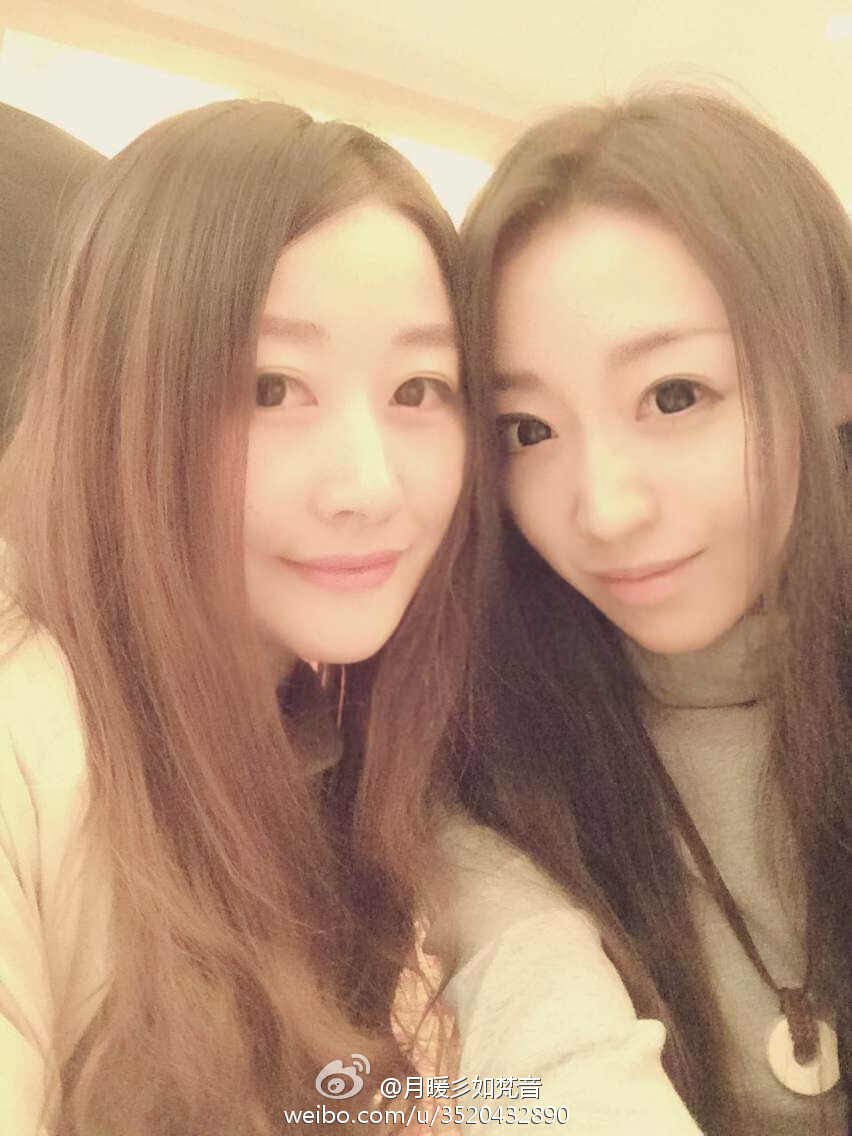 微博女神月暖彡如梵音黑丝美腿写真