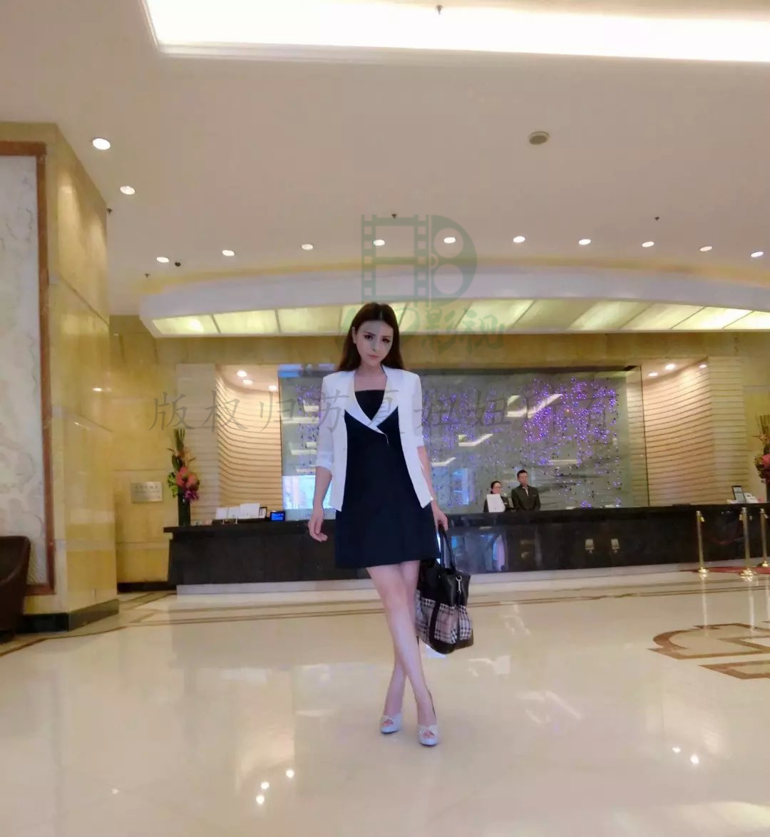 网络红人苏夏妞妞最新微博工作图集 工作状态