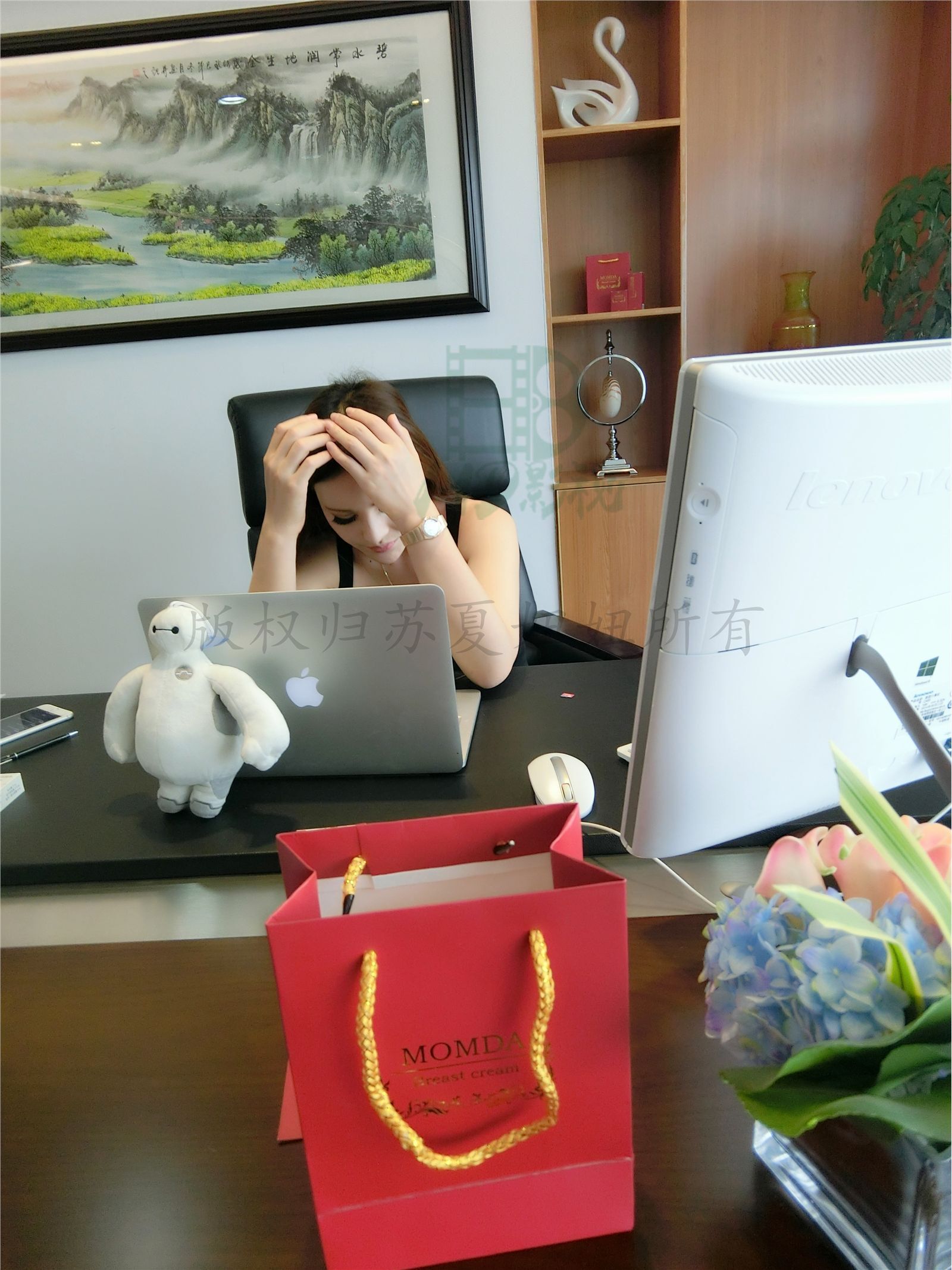 网络红人苏夏妞妞最新微博工作图集 工作状态