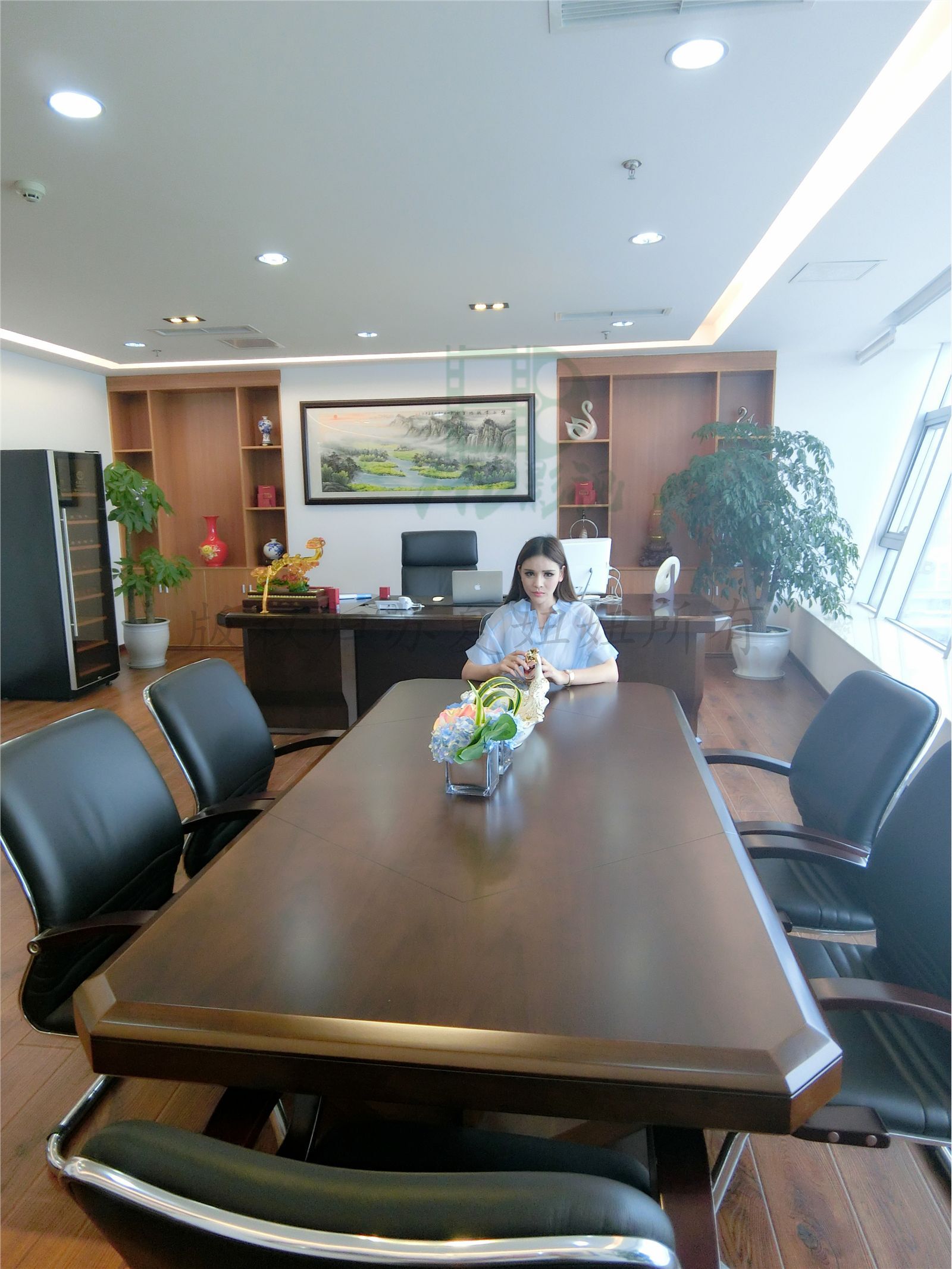 网络红人苏夏妞妞最新微博工作图集 工作状态