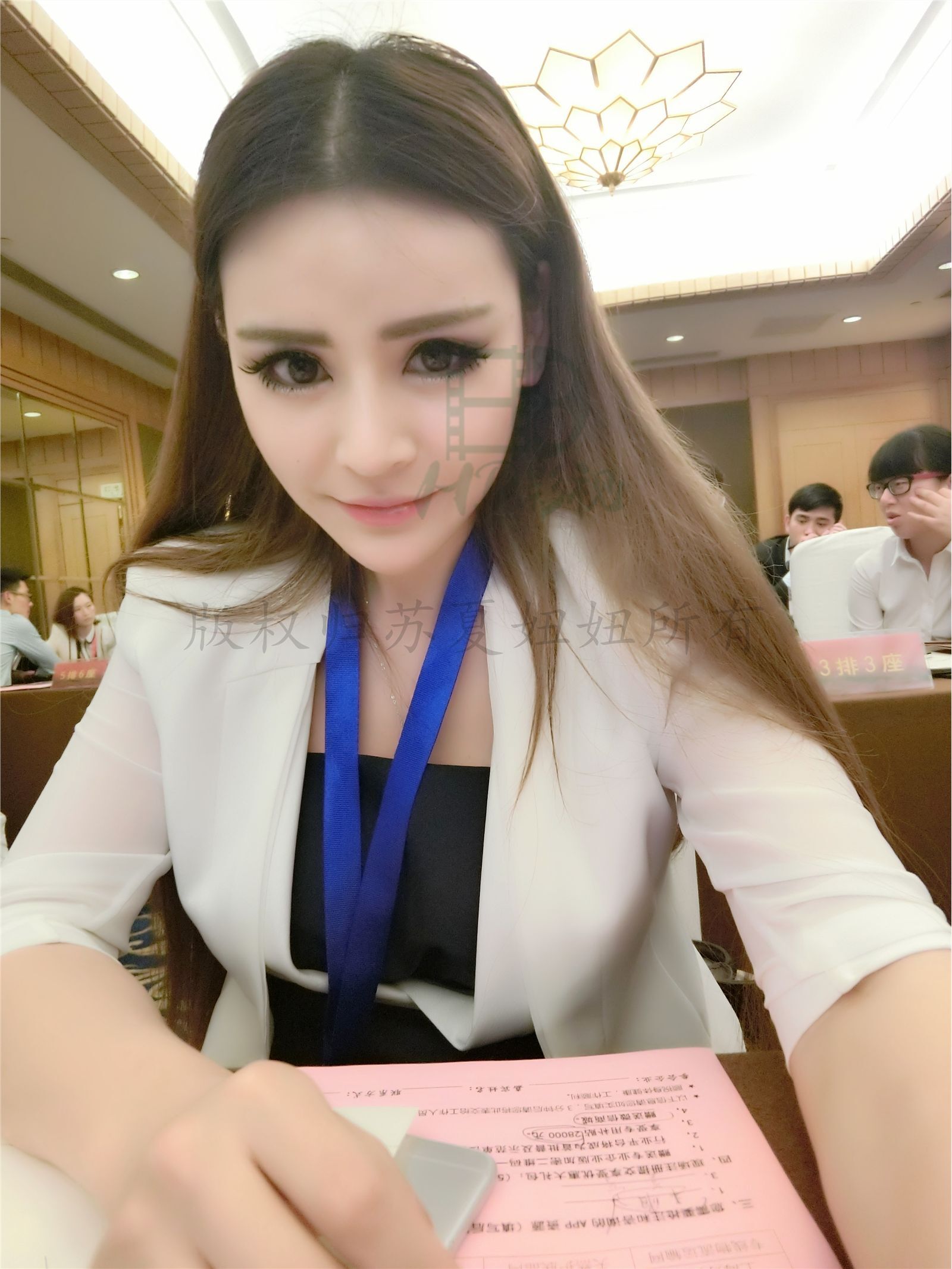 网络红人苏夏妞妞最新微博工作图集 工作状态