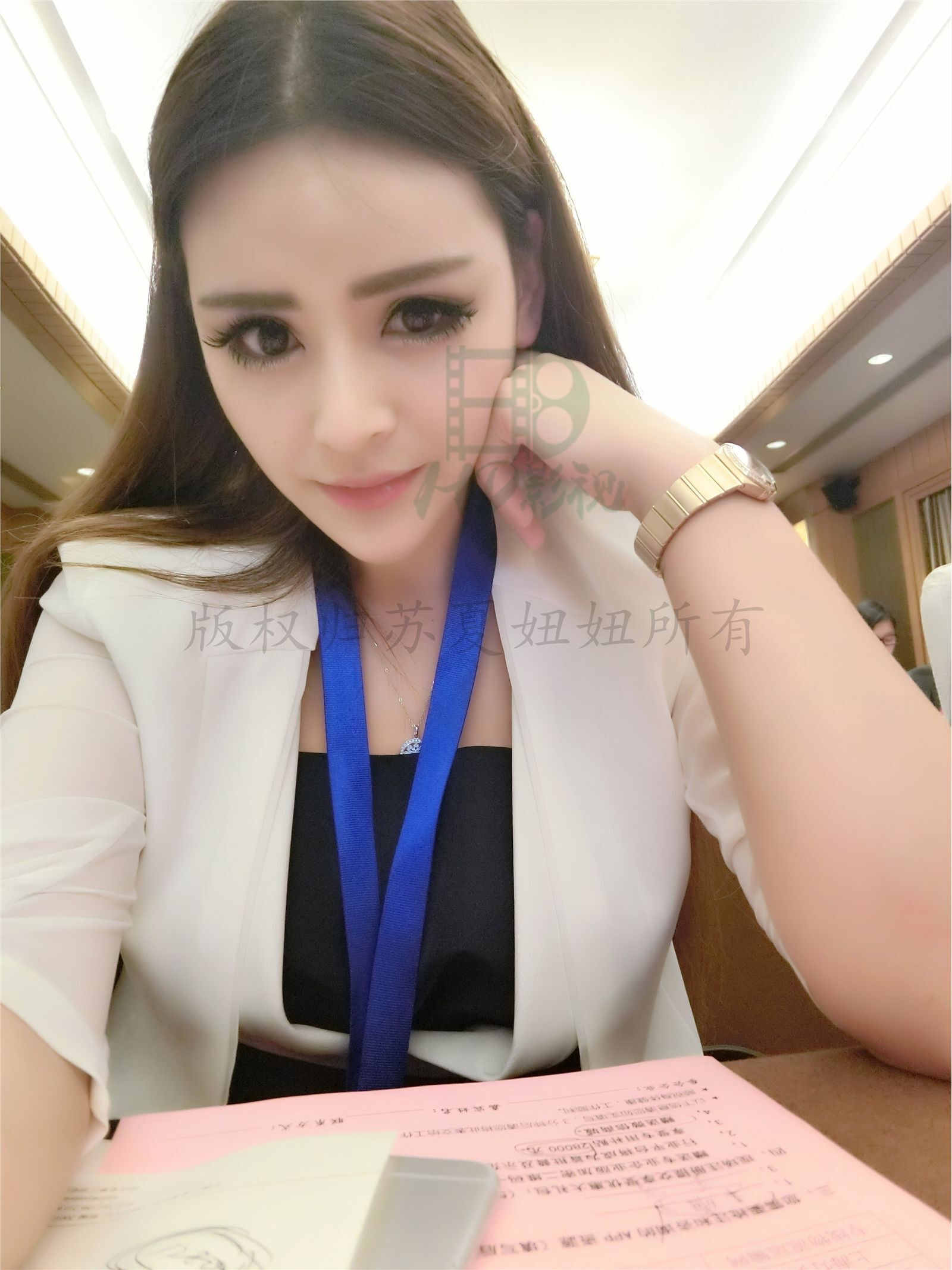 网络红人苏夏妞妞最新微博工作图集 工作状态