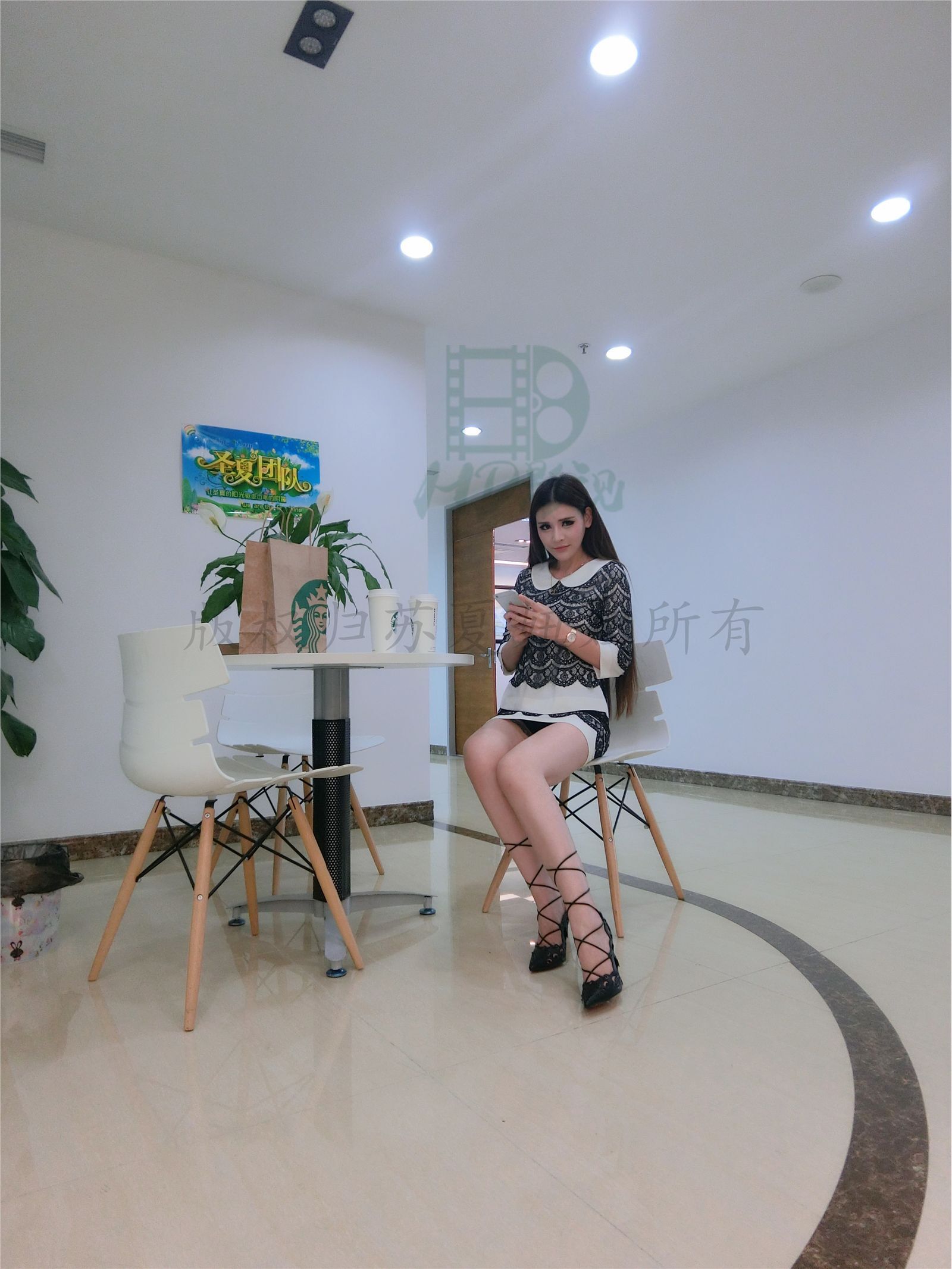 网络红人苏夏妞妞最新微博工作图集 工作状态