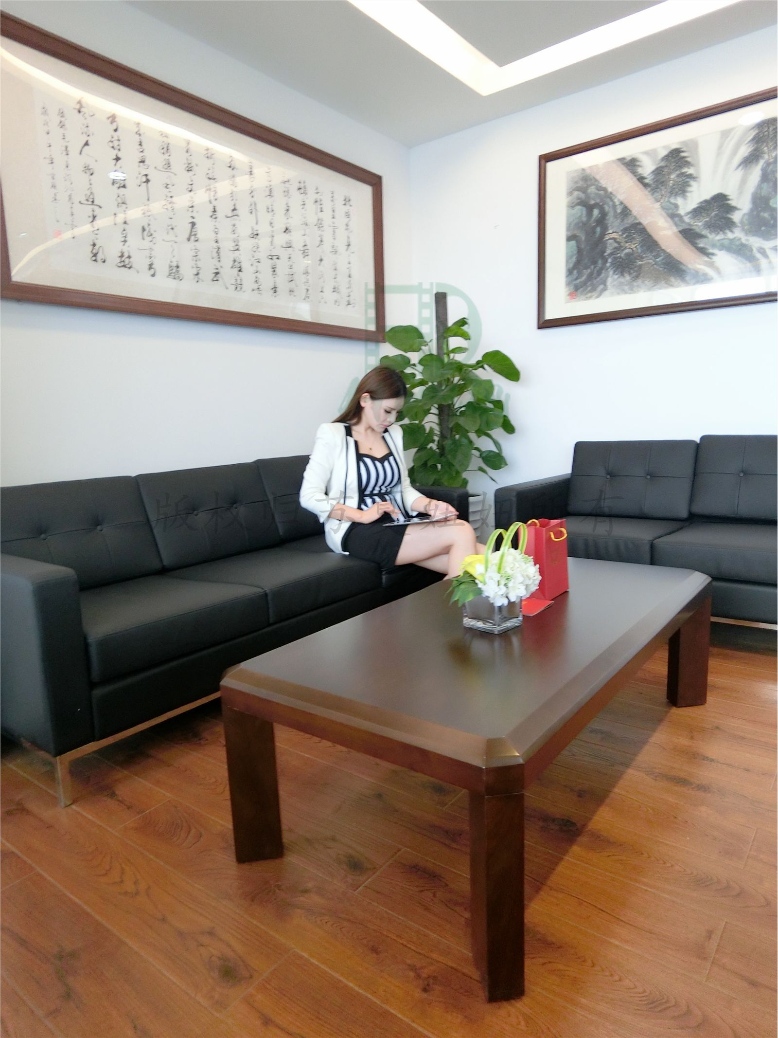 网络红人苏夏妞妞最新微博工作图集 工作状态