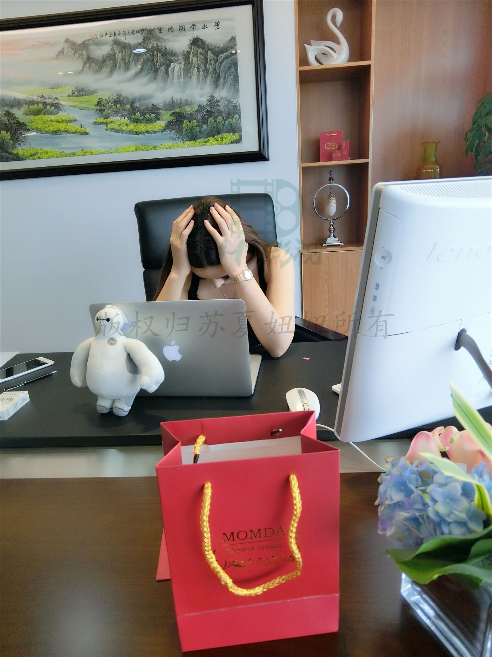 网络红人苏夏妞妞最新微博工作图集 工作状态