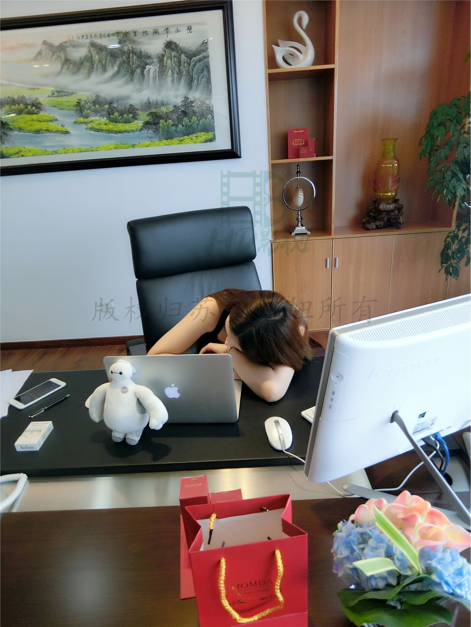 网络红人苏夏妞妞最新微博工作图集 工作状态