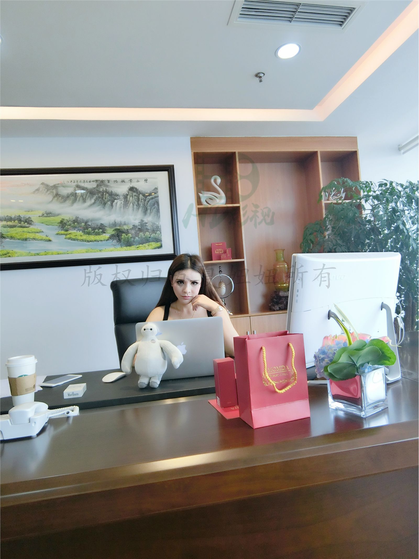 网络红人苏夏妞妞最新微博工作图集 工作状态