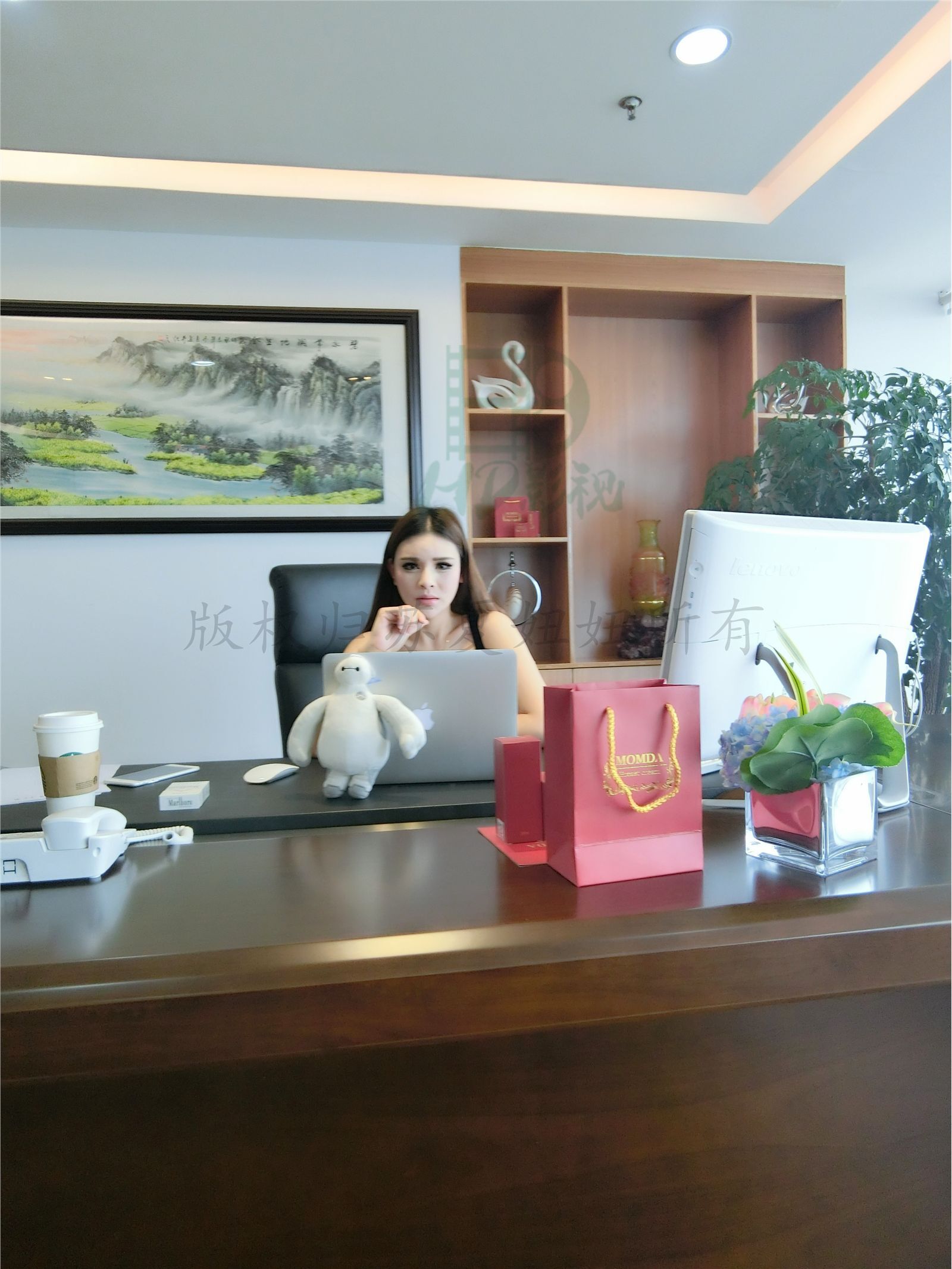 网络红人苏夏妞妞最新微博工作图集 工作状态