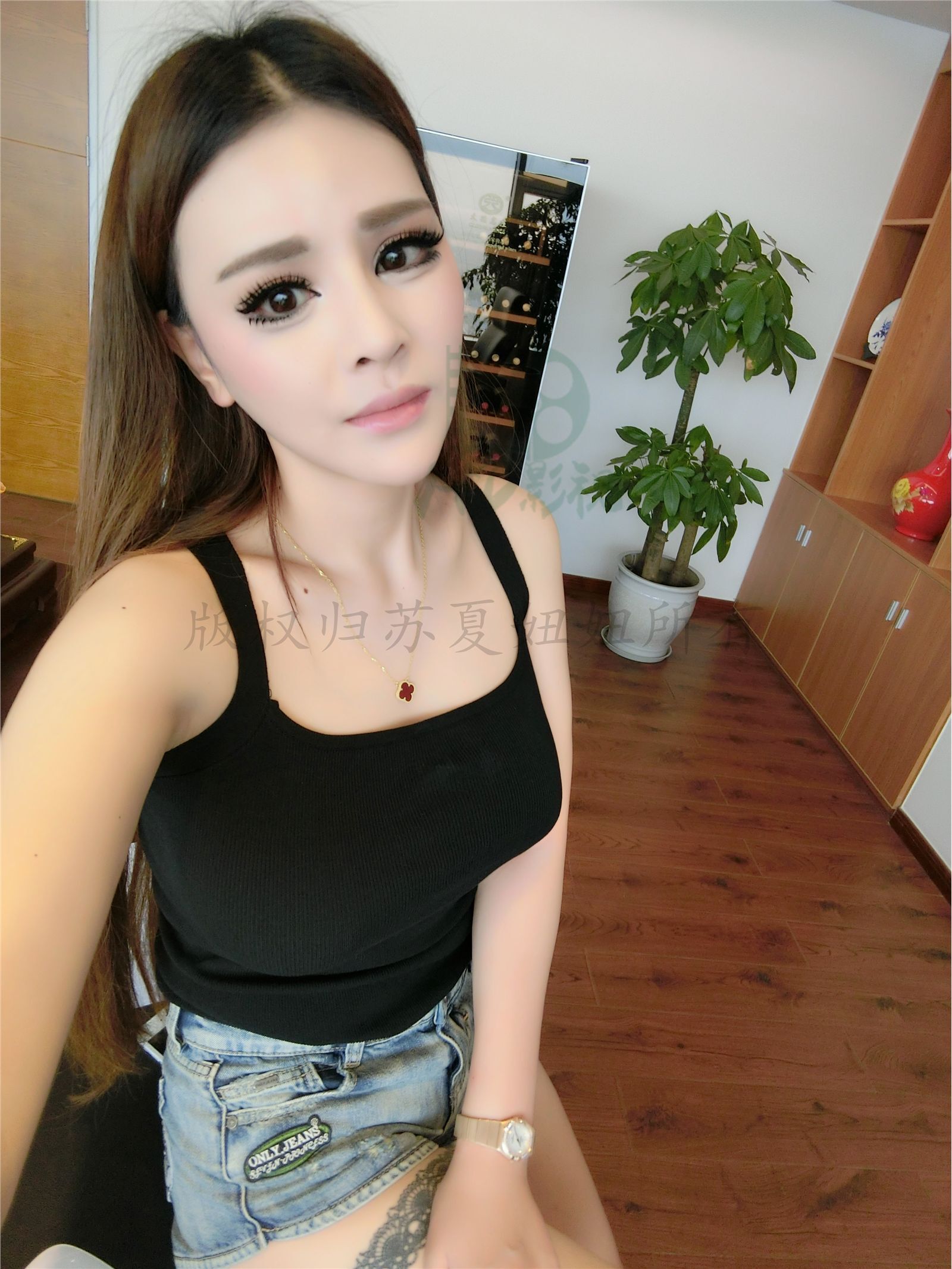 网络红人苏夏妞妞最新微博工作图集 工作状态