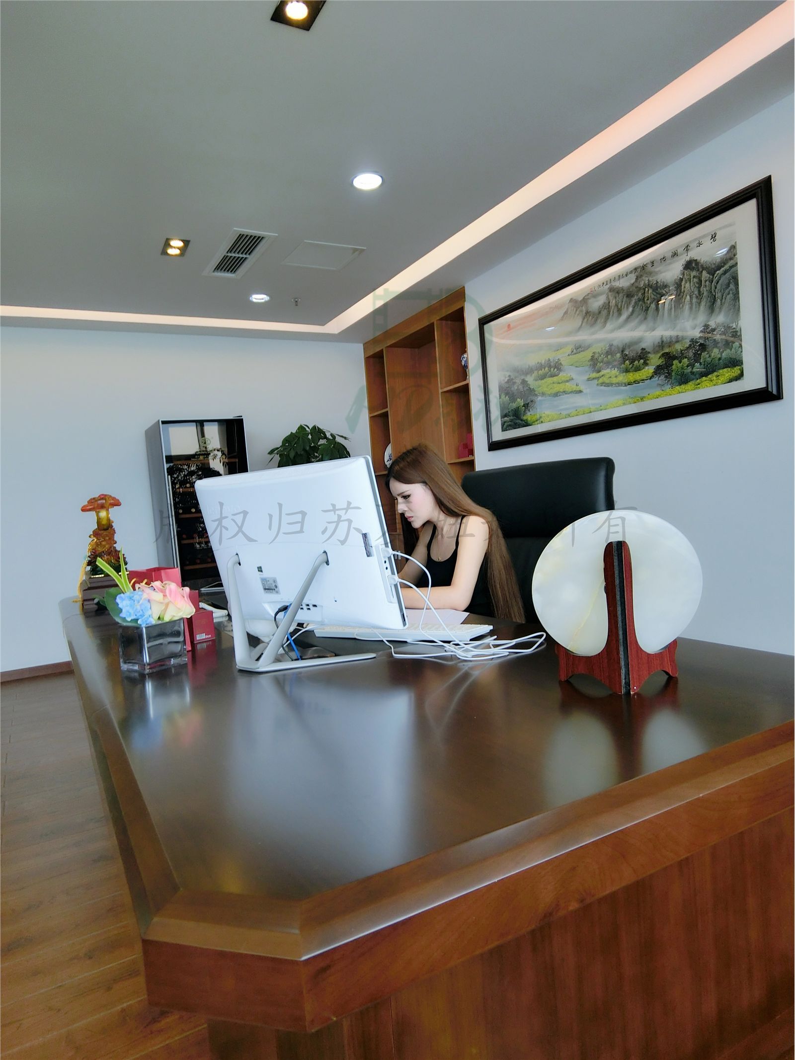 网络红人苏夏妞妞最新微博工作图集 工作状态