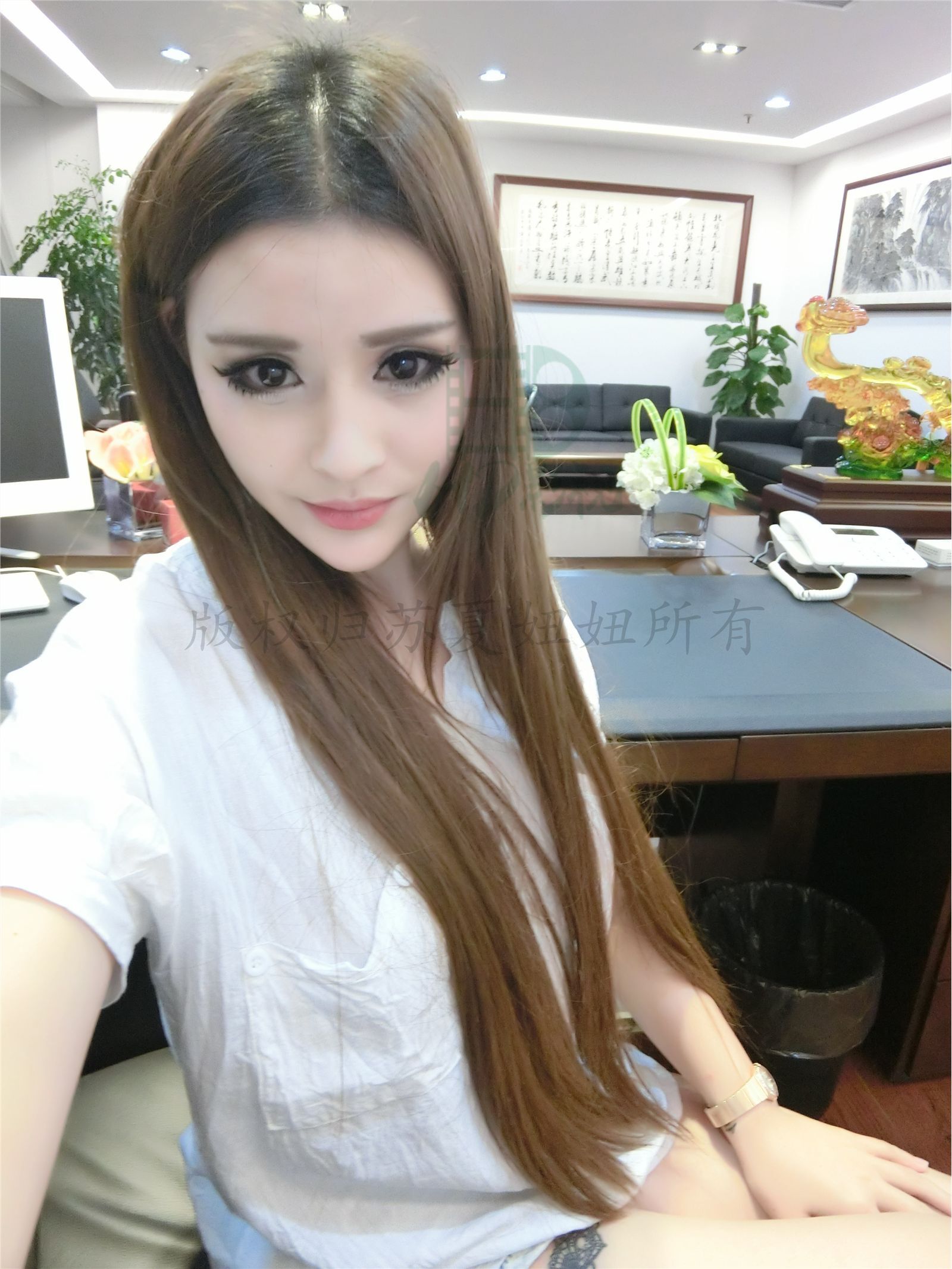 网络红人苏夏妞妞最新微博工作图集 工作状态