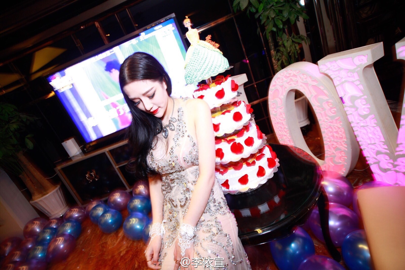 清纯嫩模李依宣私密微博图片