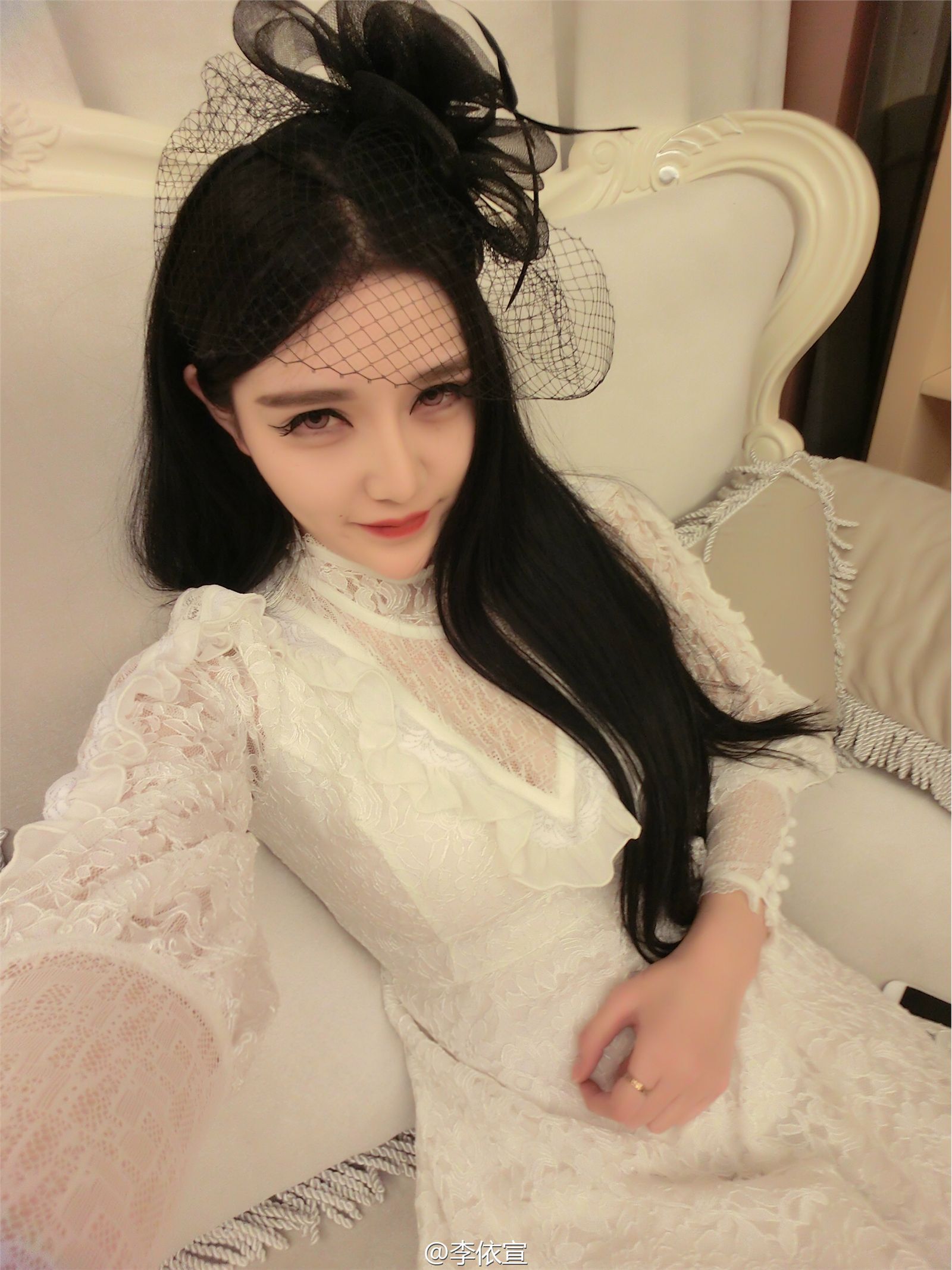 清纯嫩模李依宣私密微博图片