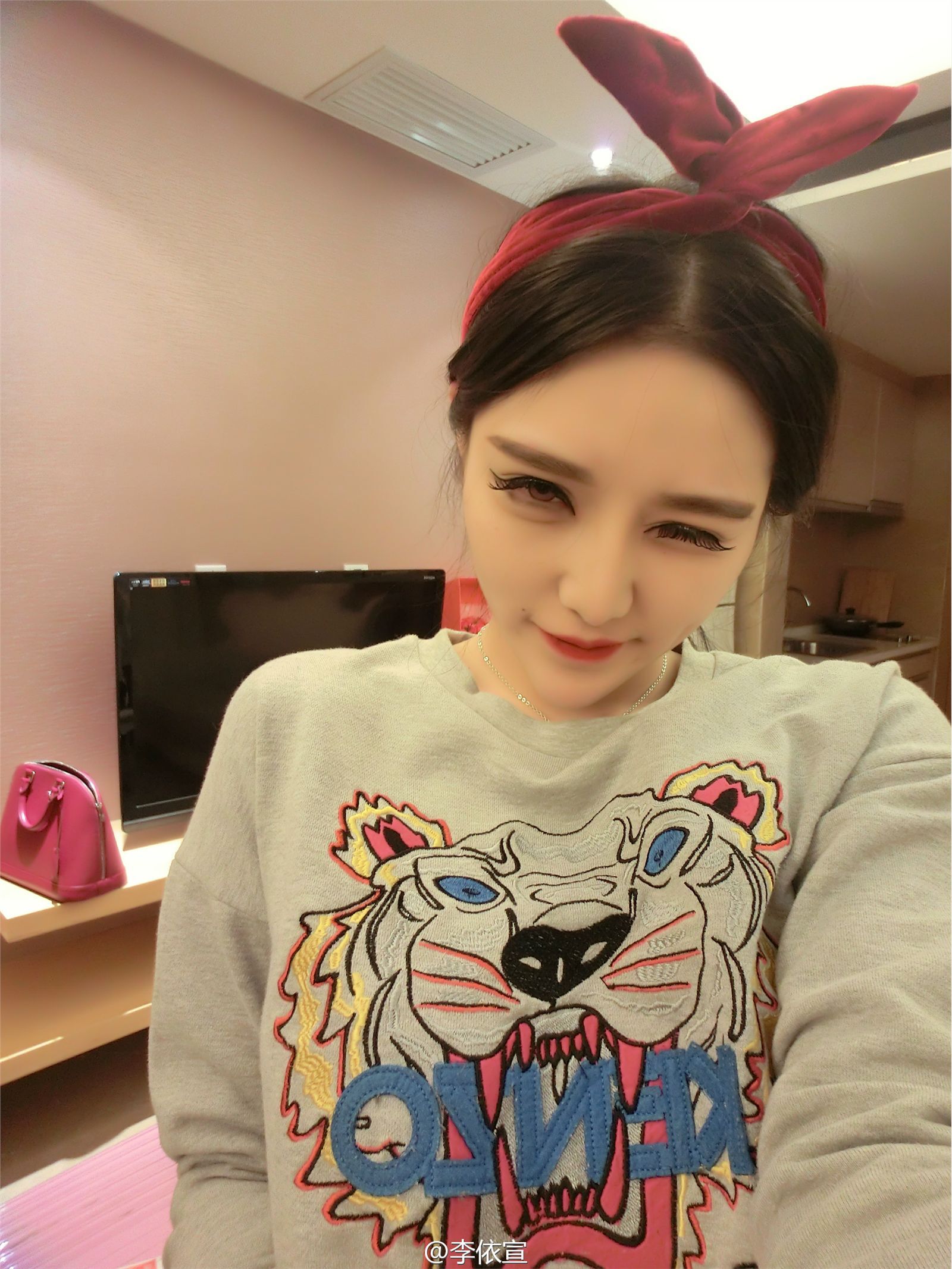 清纯嫩模李依宣私密微博图片