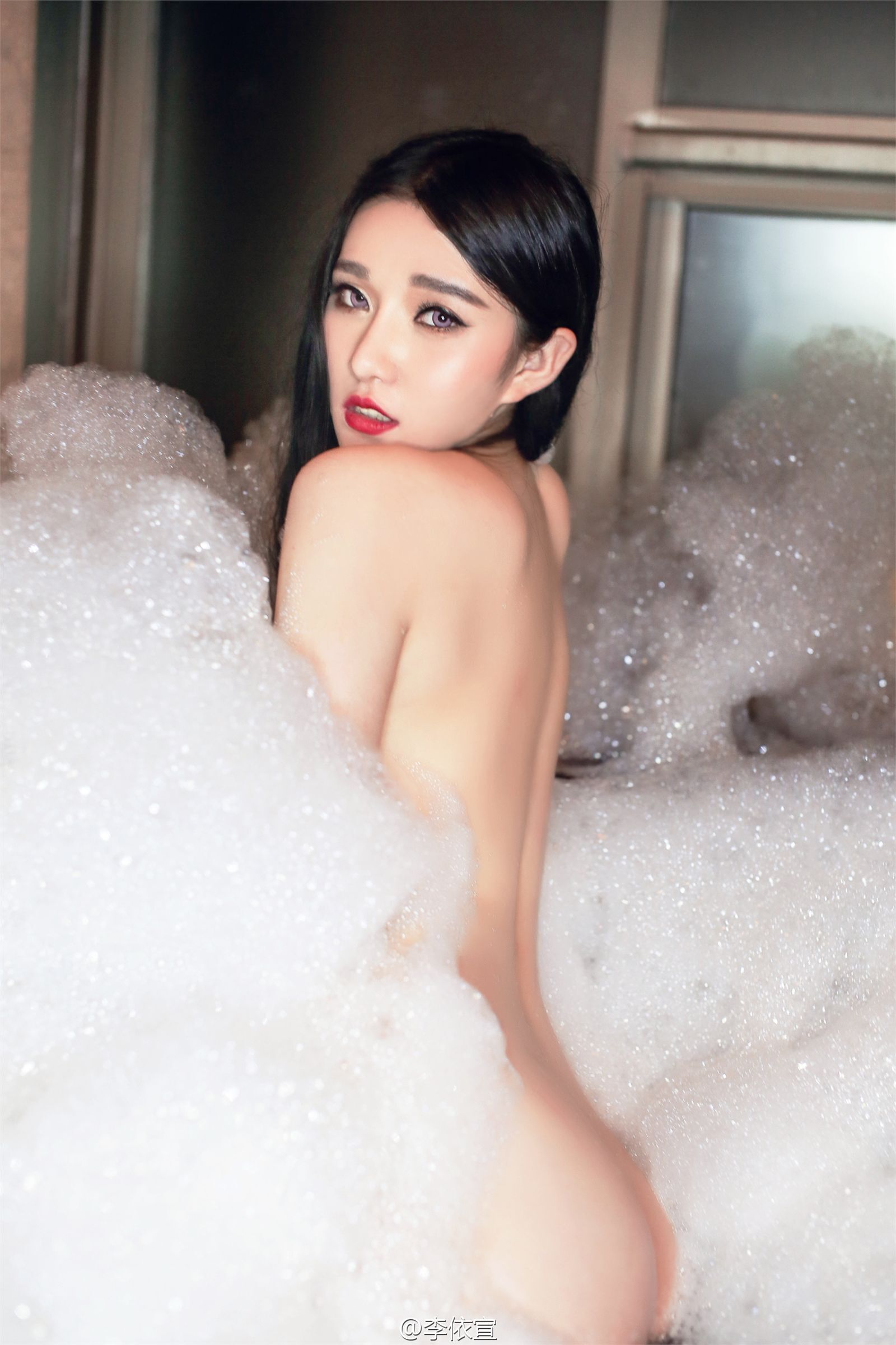 清纯嫩模李依宣私密微博图片