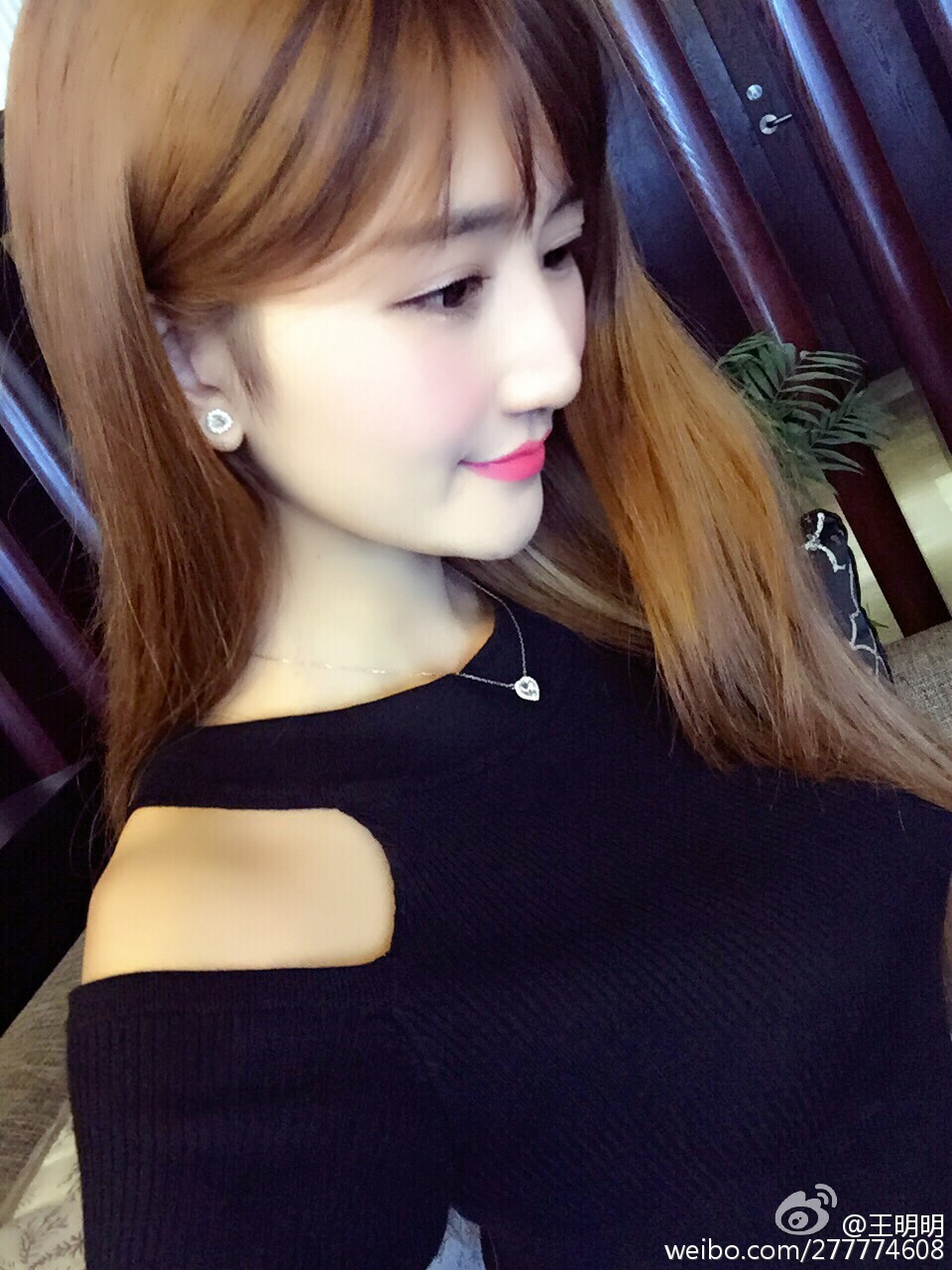 胸模冠军王明明最近微博图集 面孔专辑