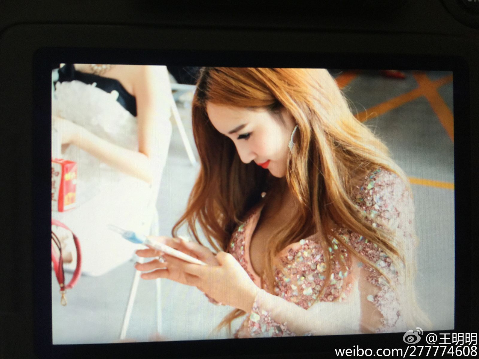 胸模冠军王明明最近微博图集 面孔专辑