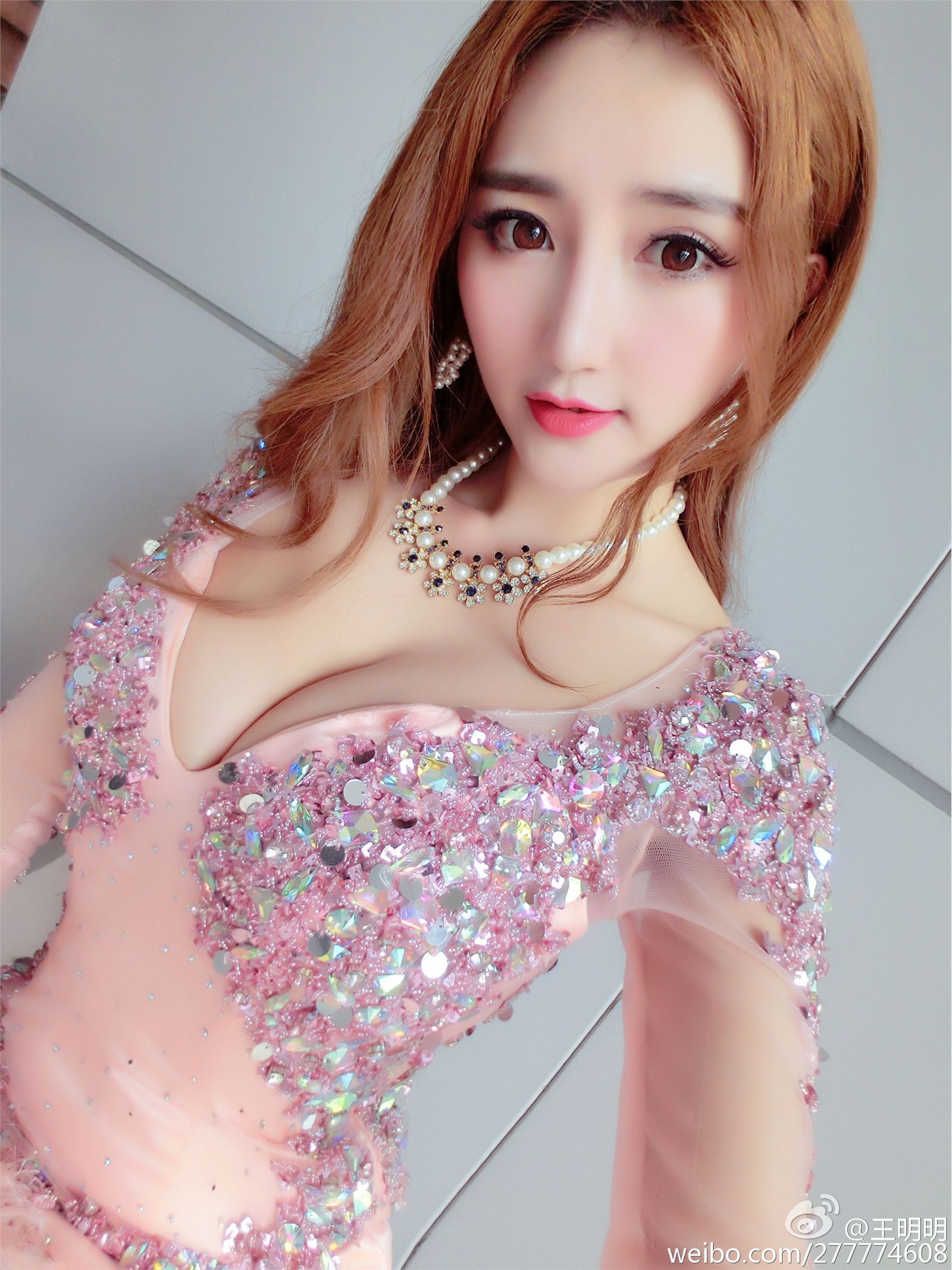 胸模冠军王明明最近微博图集 面孔专辑