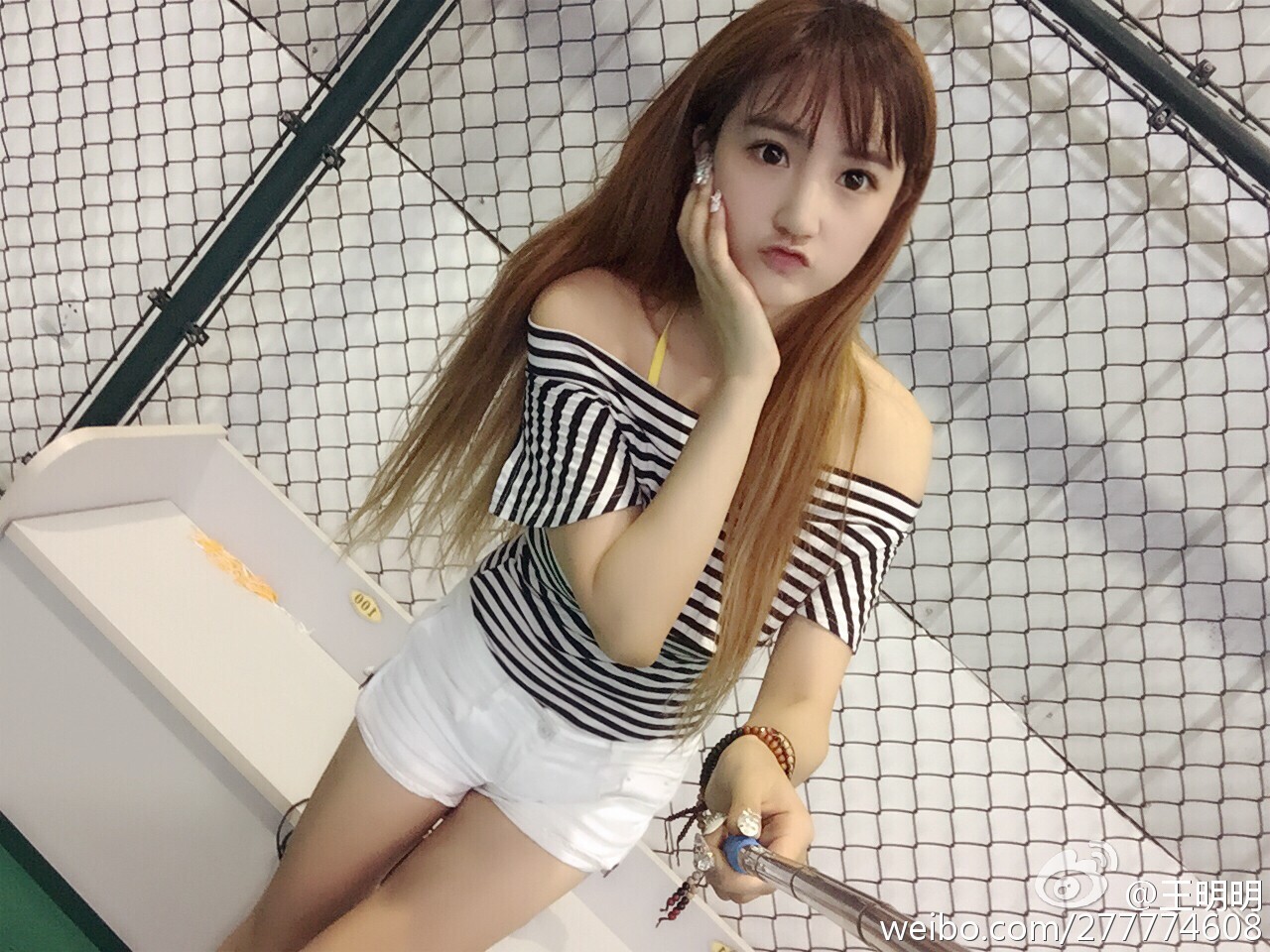 胸模冠军王明明最近微博图集 面孔专辑