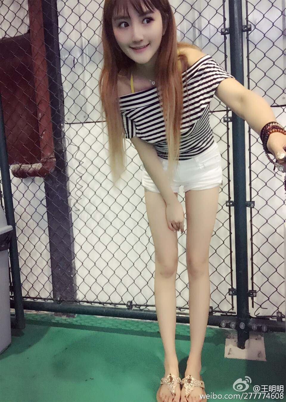 胸模冠军王明明最近微博图集 面孔专辑