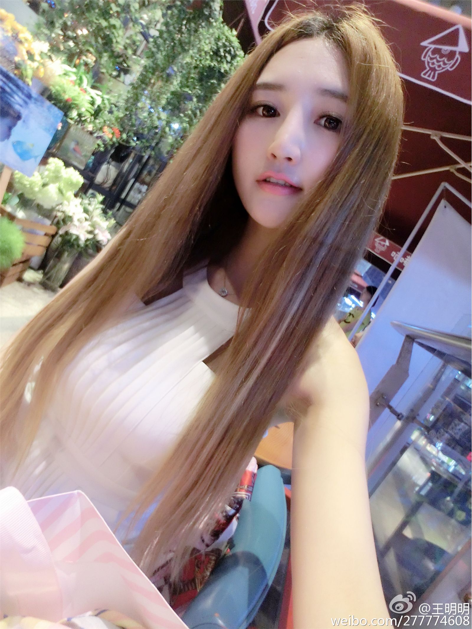 胸模冠军王明明最近微博图集 面孔专辑