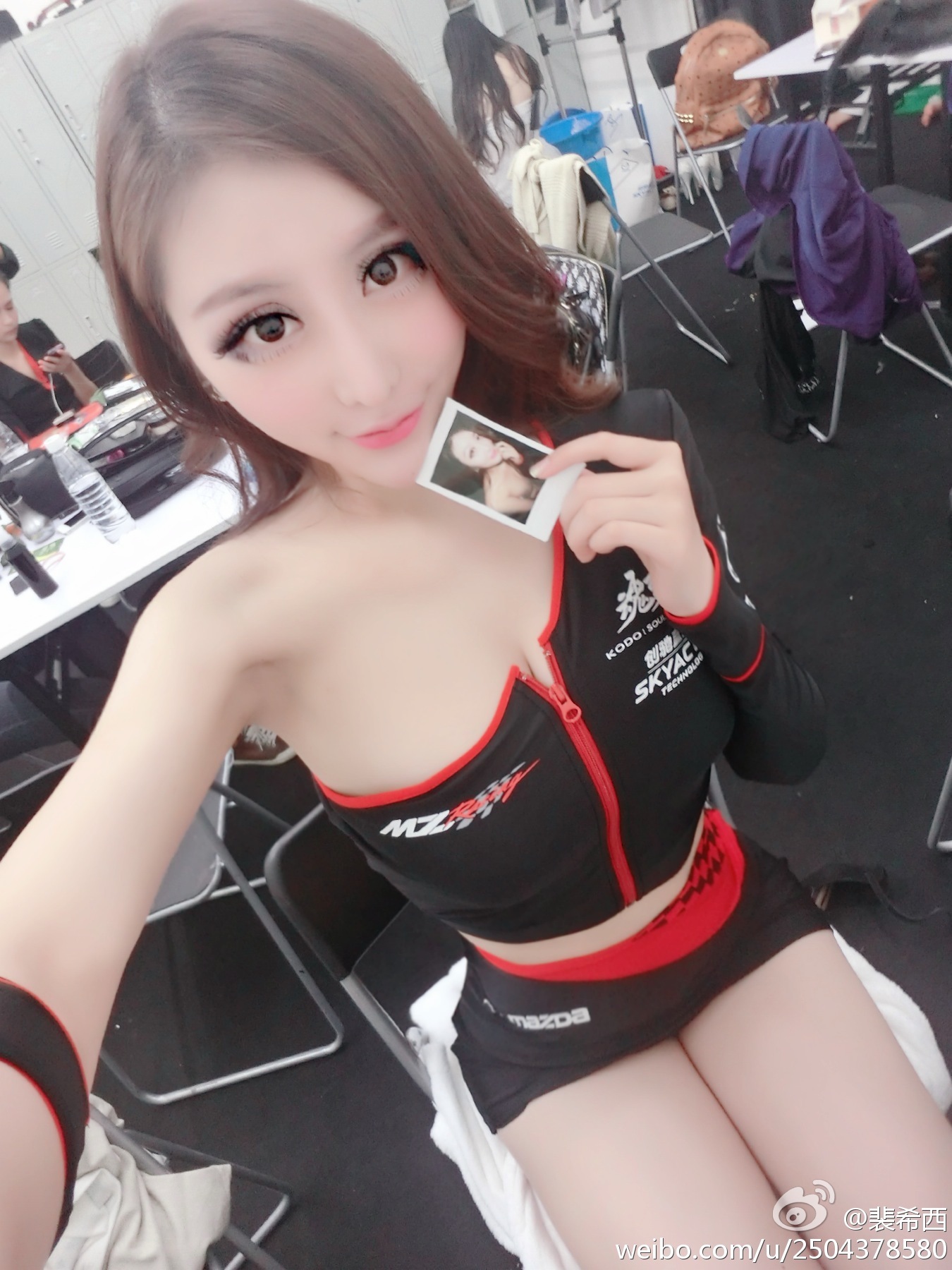 性感豪乳车模 - 裴希西 黑丝长腿姐姐 1