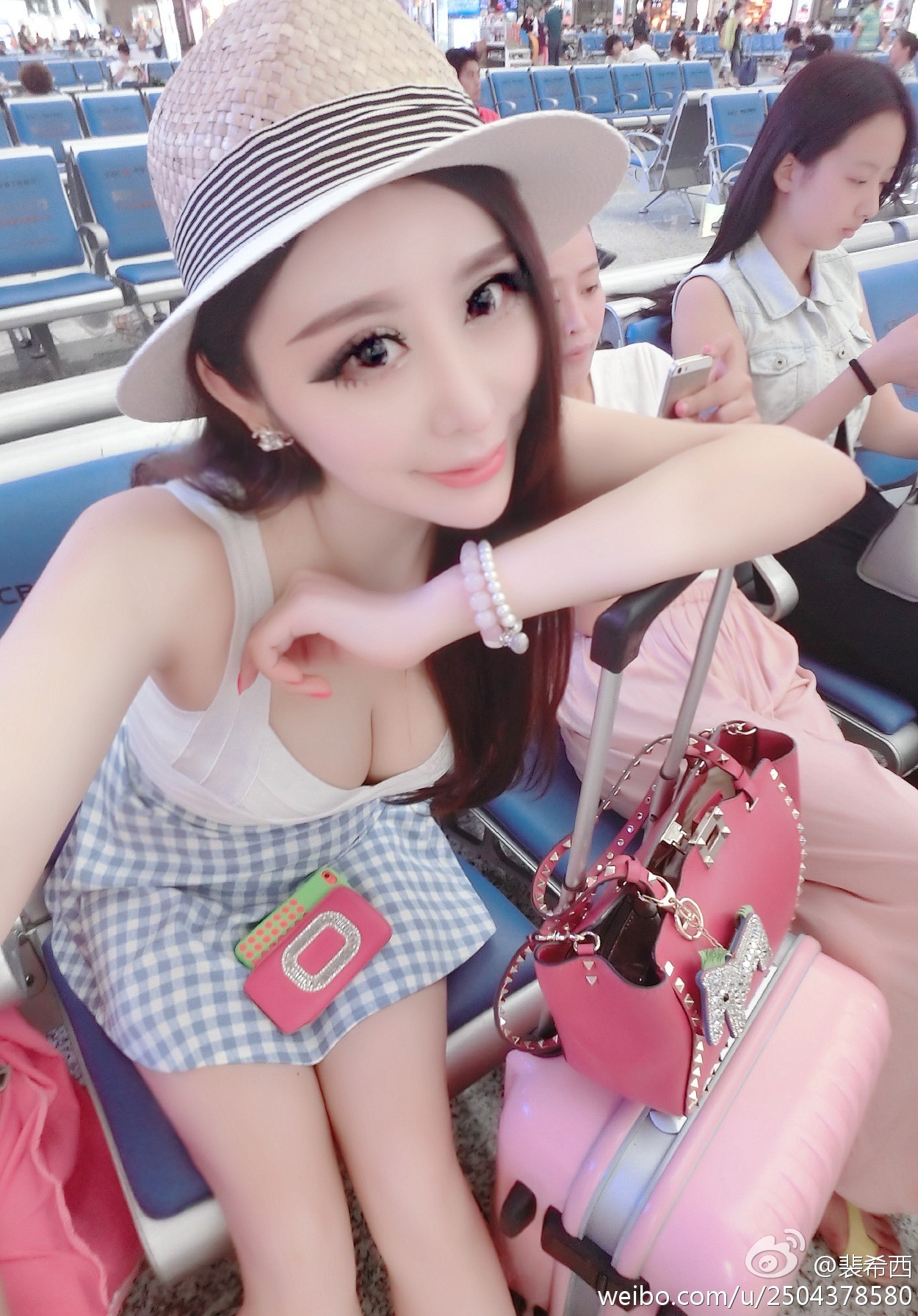 性感豪乳车模 - 裴希西 黑丝长腿姐姐 1