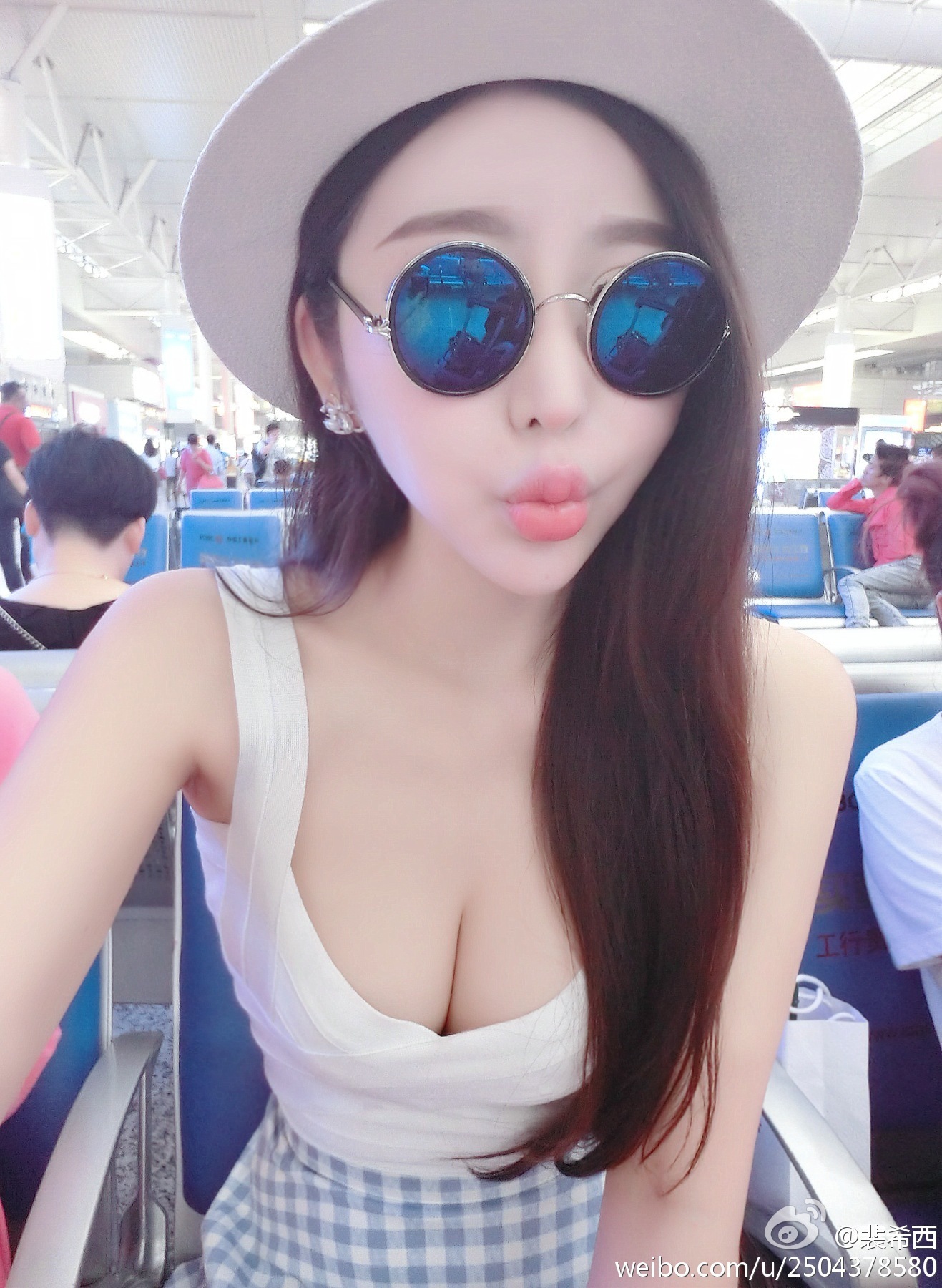 性感豪乳车模 - 裴希西 黑丝长腿姐姐 1